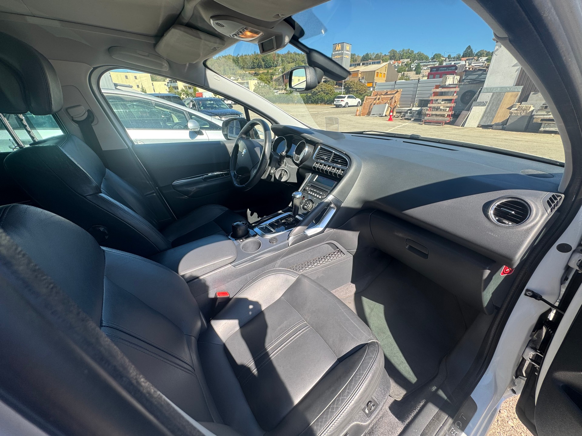 PEUGEOT 3008 2.0 HDI Platinum Tiptronic-image-9