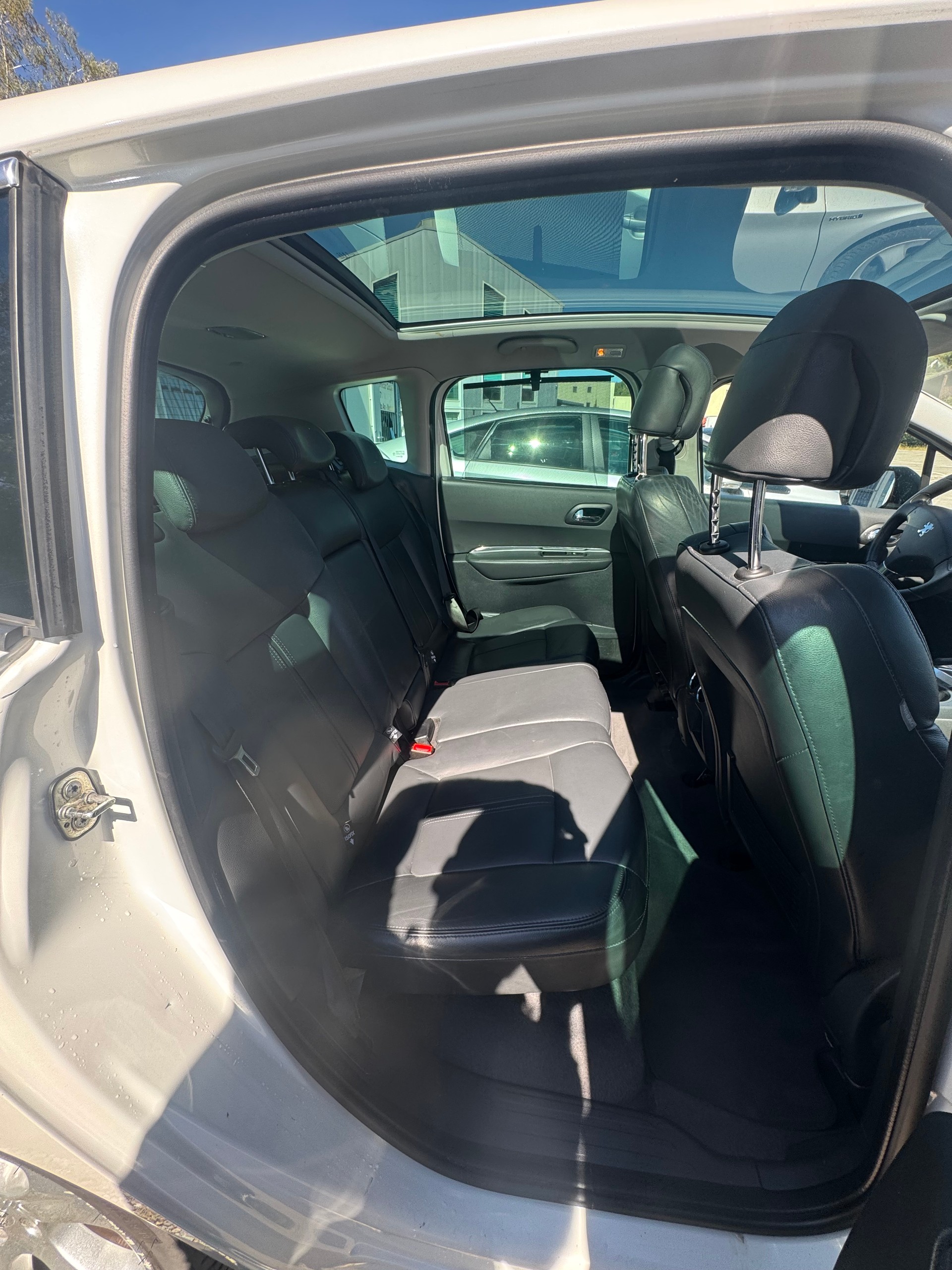 PEUGEOT 3008 2.0 HDI Platinum Tiptronic-image-11