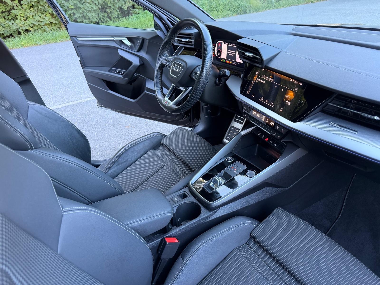 AUDI A3 Sportback 35 TFSI S line-image-13