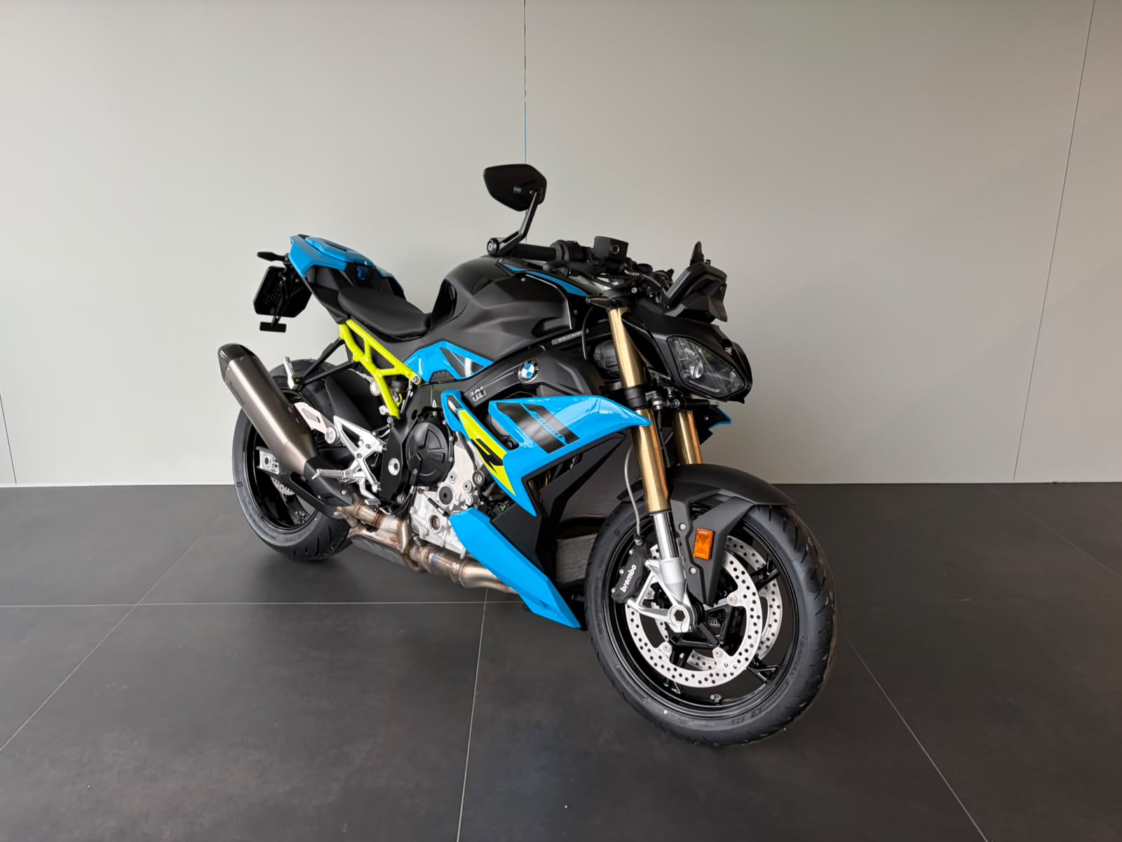 BMW S 1000 R-showroom-element-1