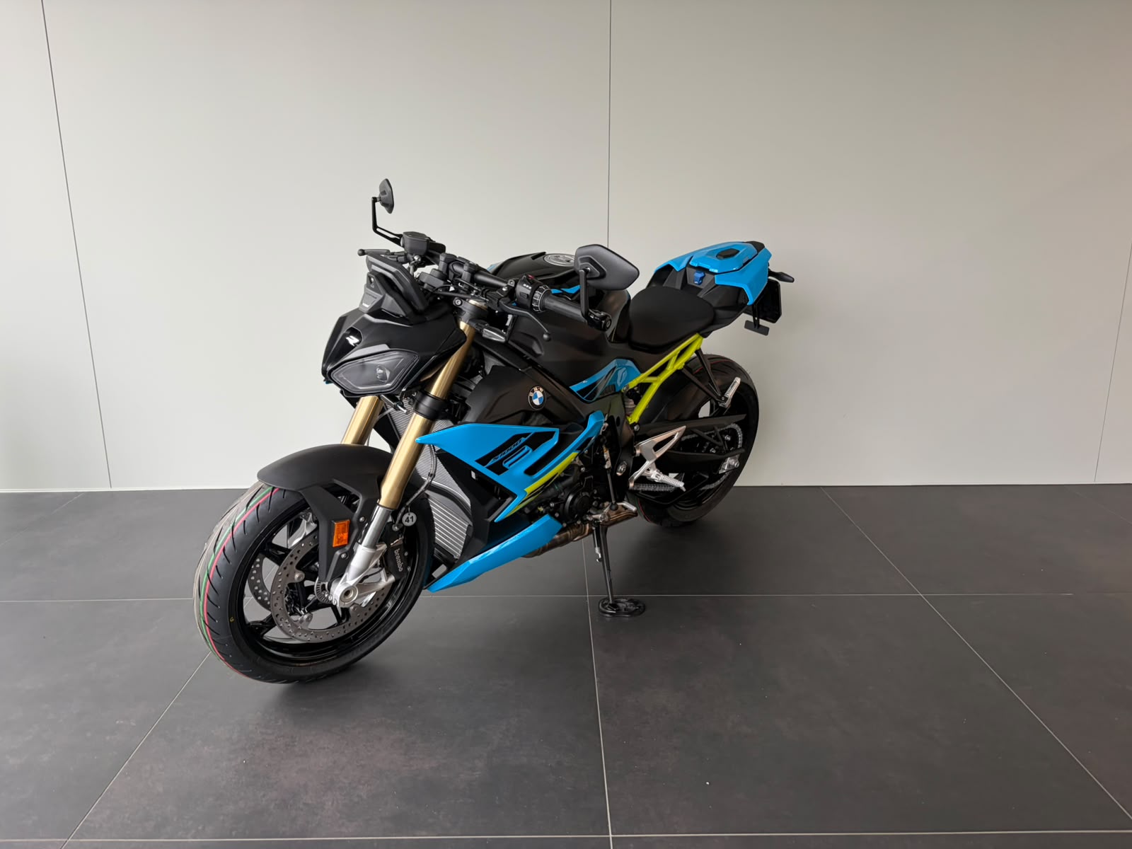 BMW S 1000 R-showroom-element-3