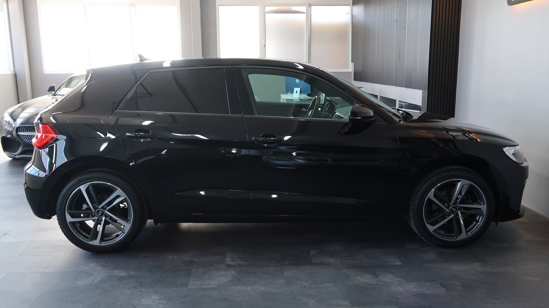 AUDI A1 Sportback 35 TFSI Intérieur S Line / 150CV / CH / GARANTIE / KEYLESS-image-7