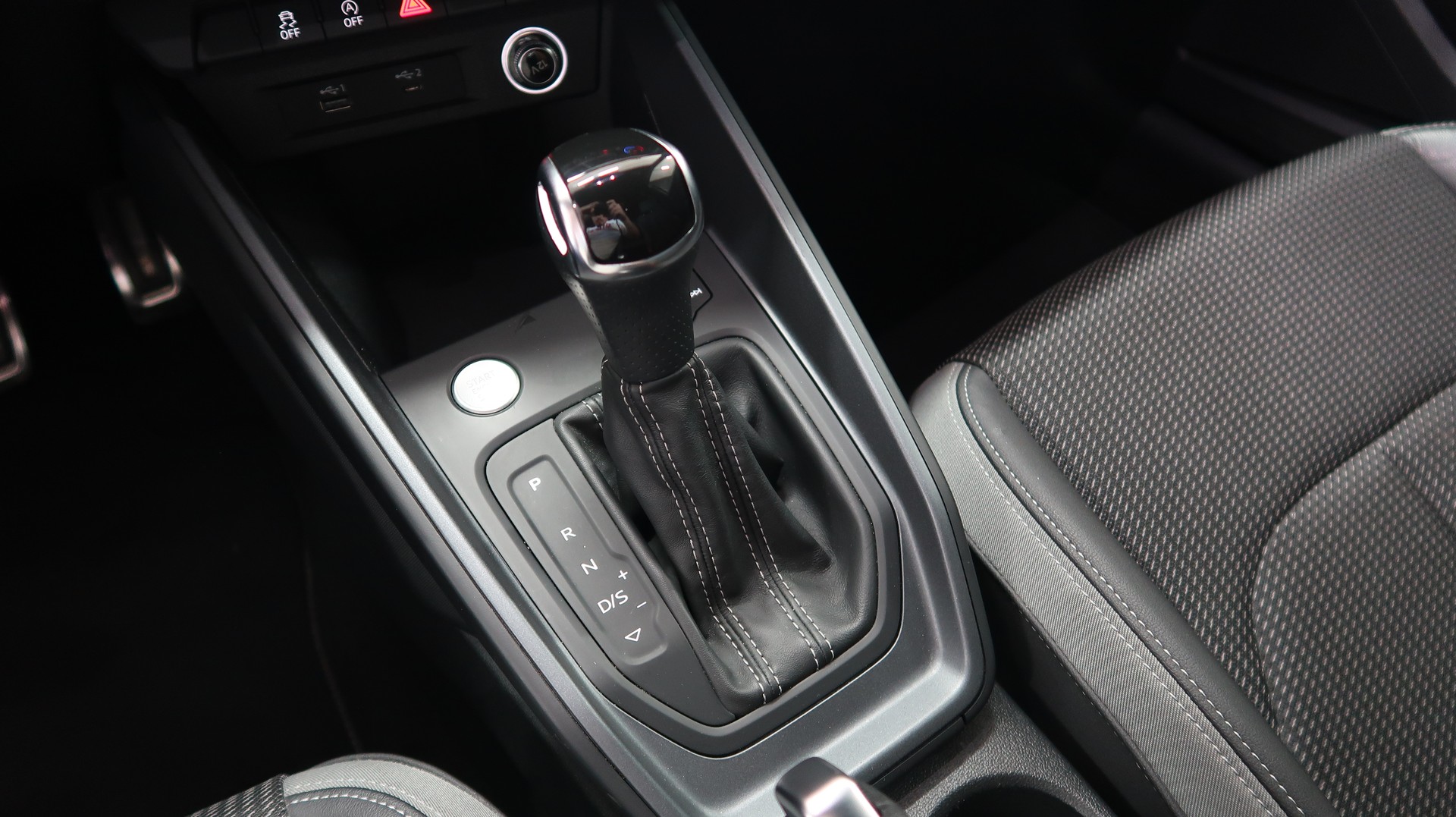 AUDI A1 Sportback 35 TFSI Intérieur S Line / 150CV / CH / GARANTIE / KEYLESS-image-24