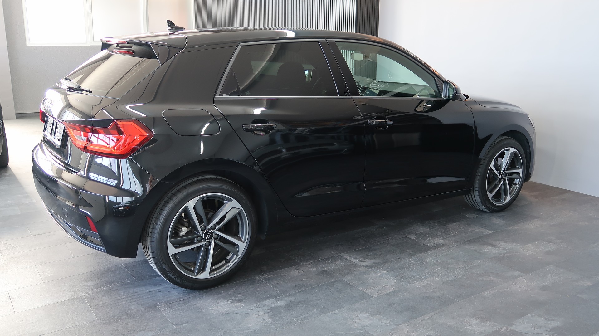 AUDI A1 Sportback 35 TFSI Intérieur S Line / 150CV / CH / GARANTIE / KEYLESS-image-8