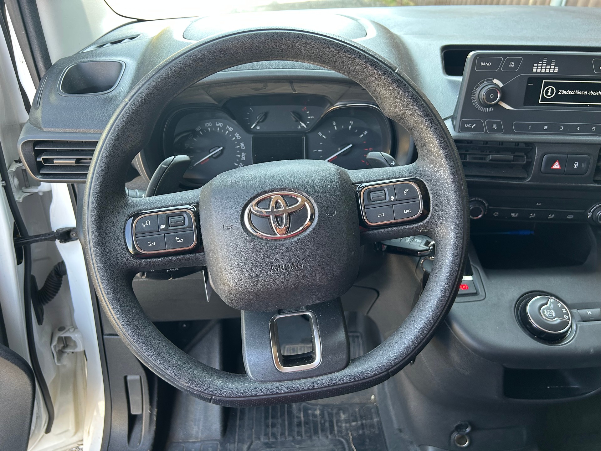TOYOTA Proace City Van 1.5D Premium Medium Automatik mit frische Ab MFK und Service-image-8