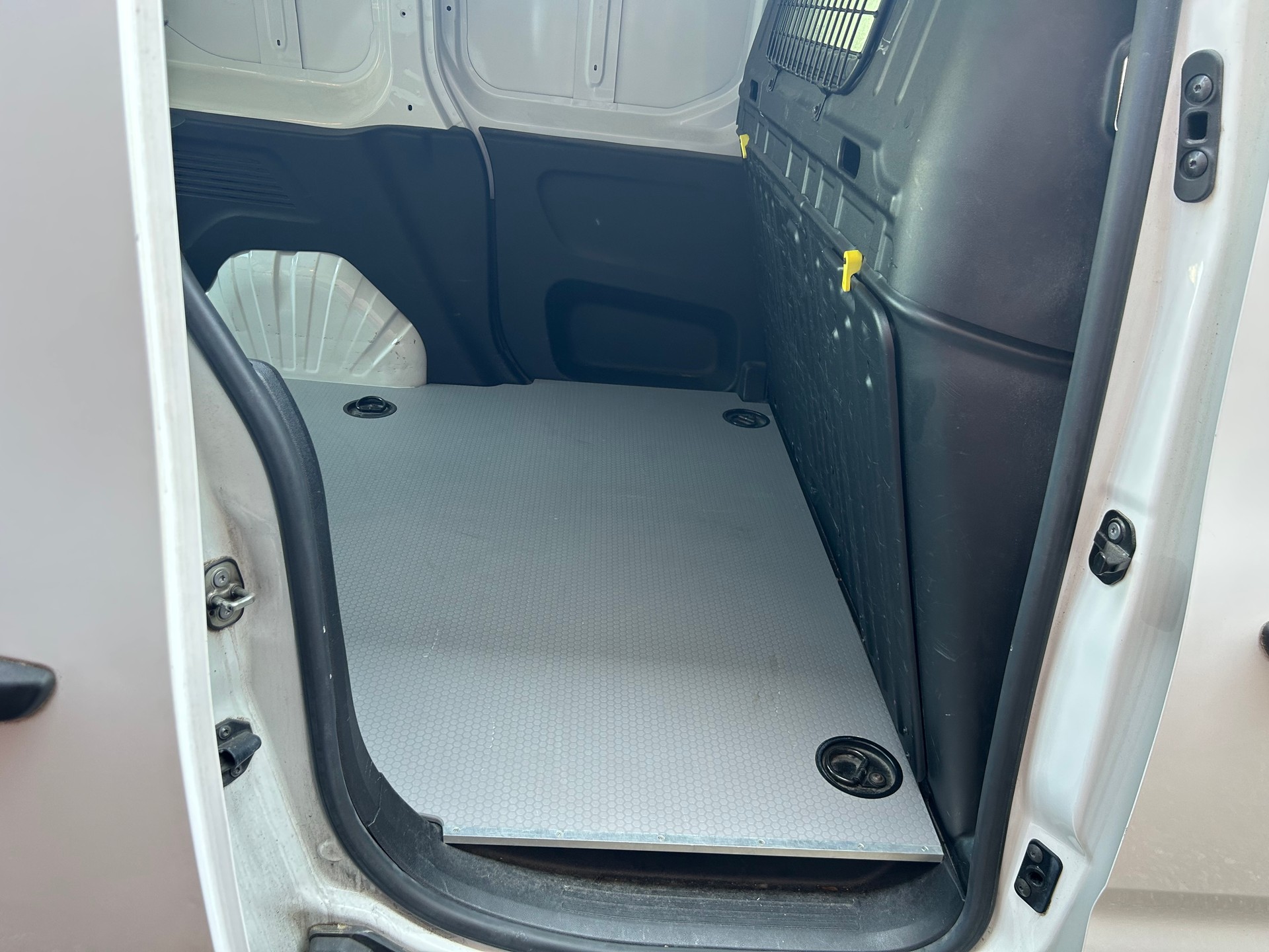 TOYOTA Proace City Van 1.5D Premium Medium Automatik mit frische Ab MFK und Service-image-15