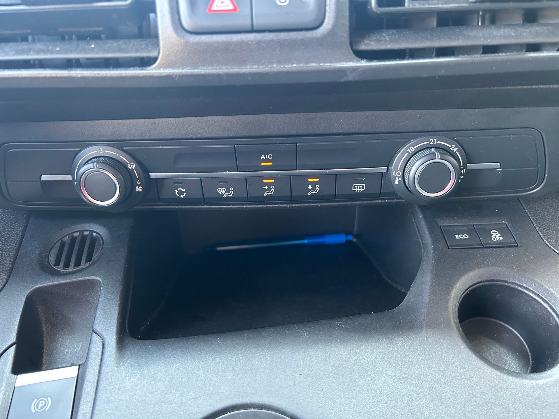 TOYOTA Proace City Van 1.5D Premium Medium Automatik mit frische Ab MFK und Service-image-9