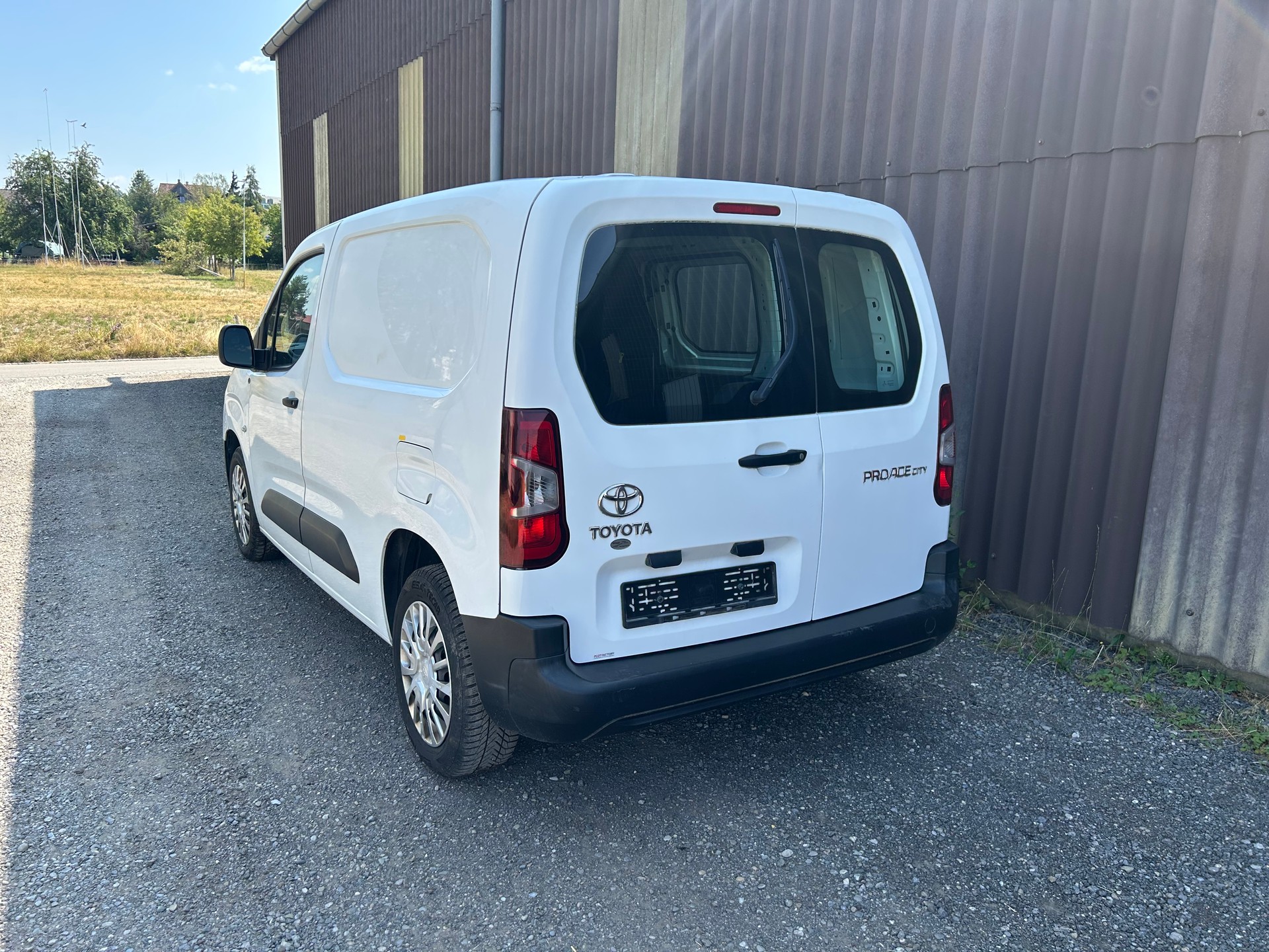 TOYOTA Proace City Van 1.5D Premium Medium Automatik mit frische Ab MFK und Service-image-5