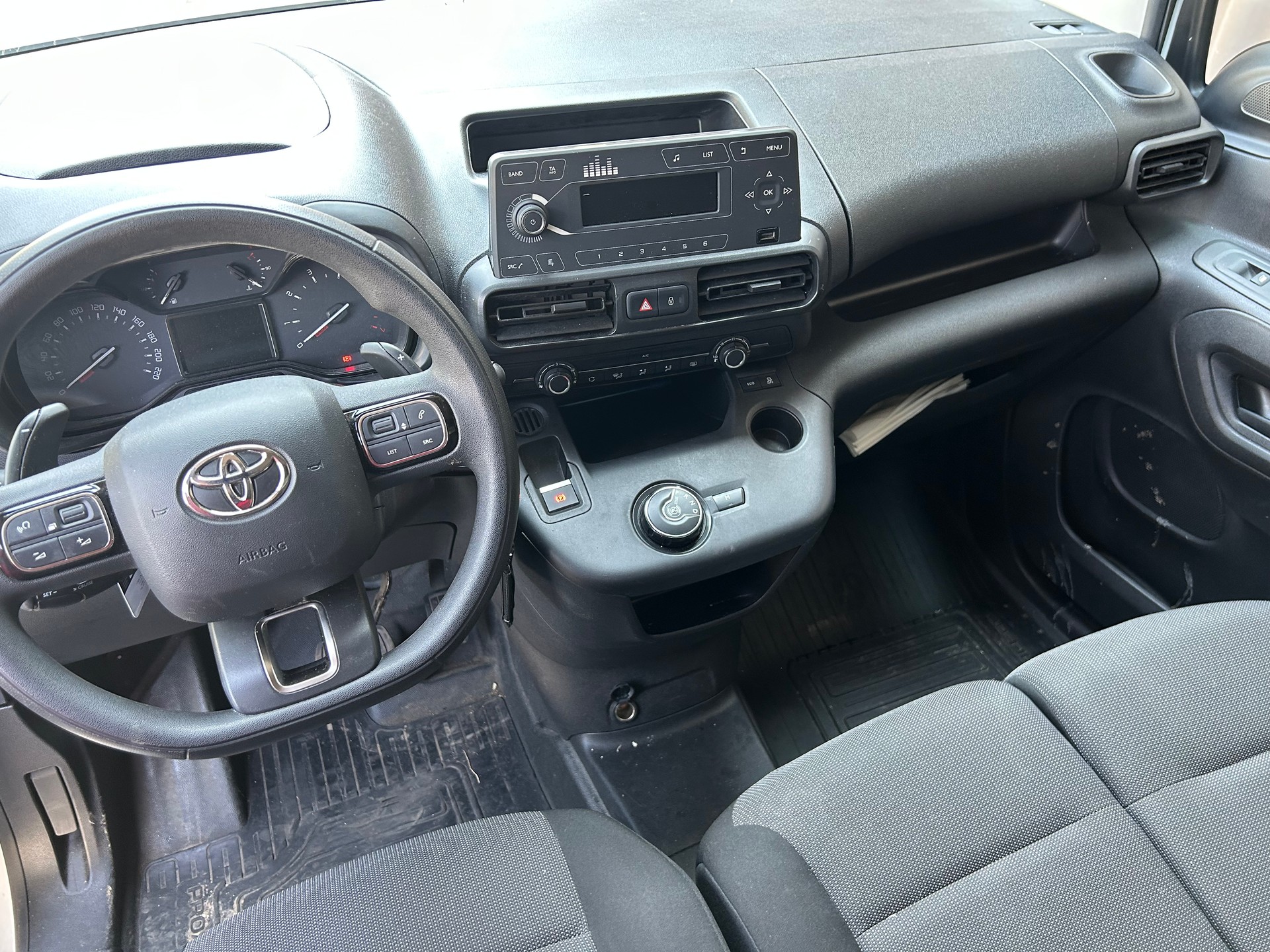 TOYOTA Proace City Van 1.5D Premium Medium Automatik mit frische Ab MFK und Service-image-11