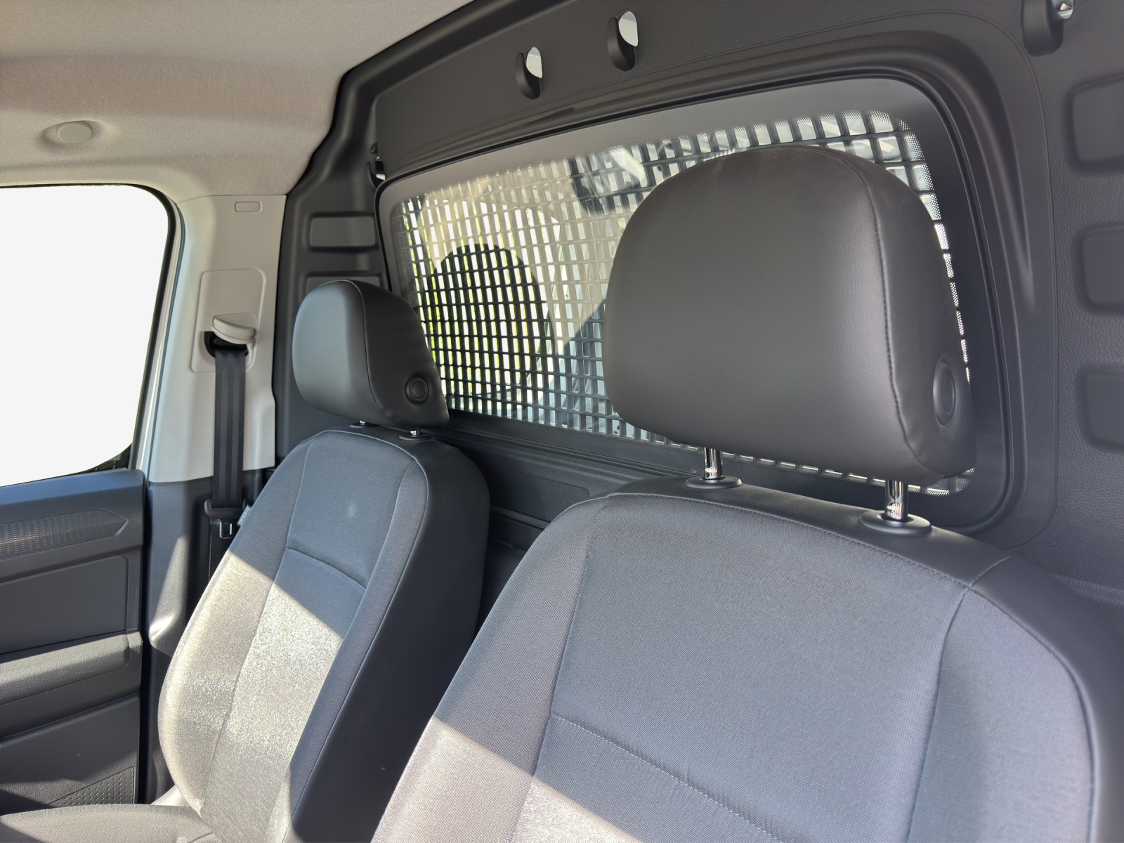 VW Caddy Cargo 2.0TDI-image-11