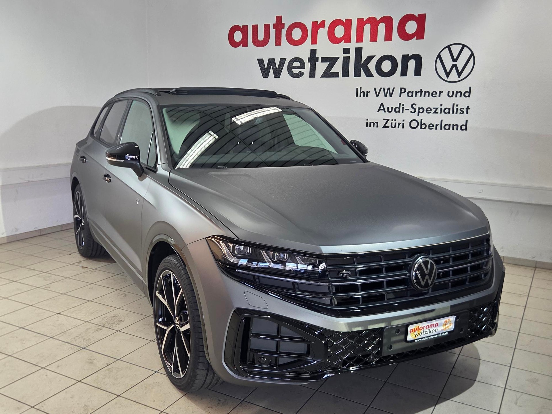 VW Touareg 3.0 TDI R-Line Final Edition Tiptronic-showroom-element-1