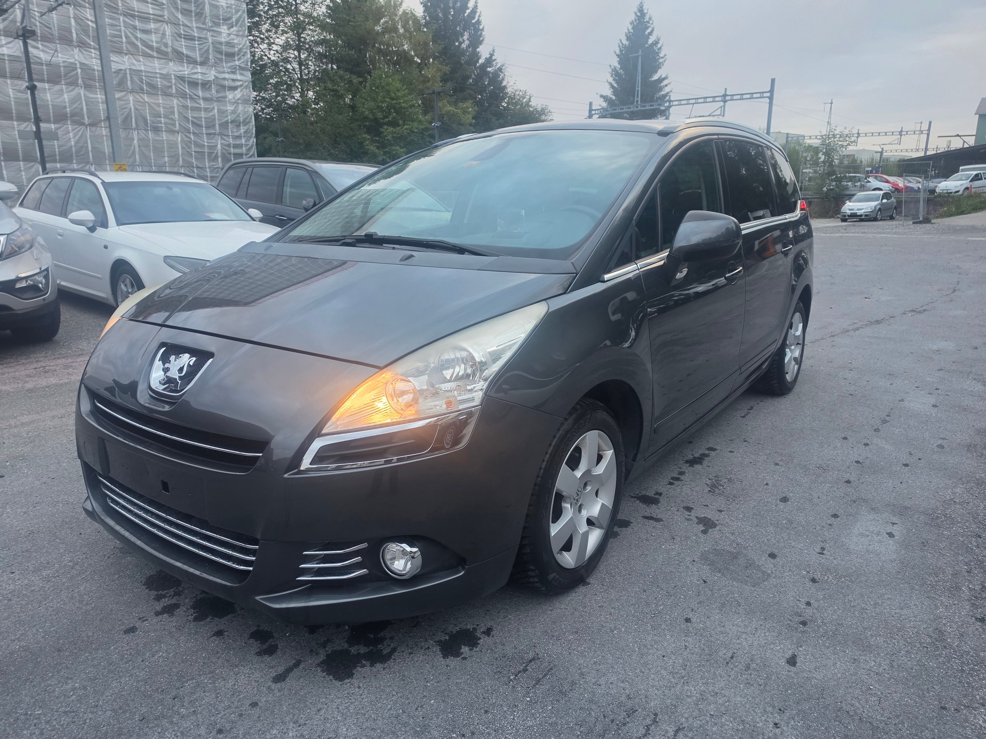 PEUGEOT 5008 1.6 16V T Sport Pack Automatic-image-2