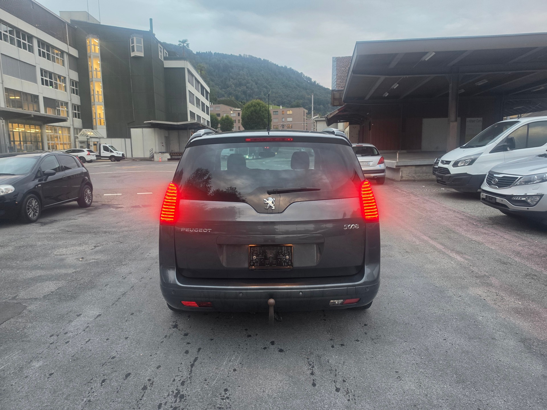 PEUGEOT 5008 1.6 16V T Sport Pack Automatic-image-5