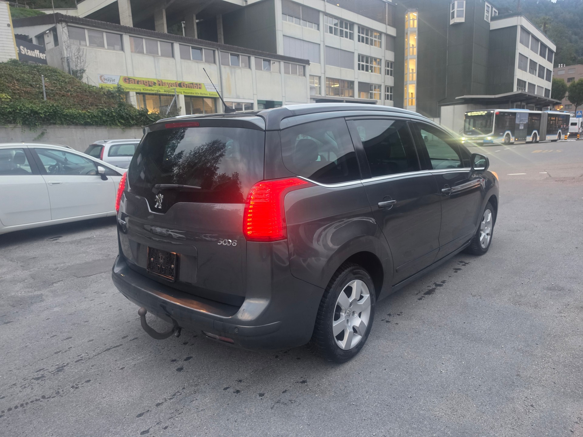 PEUGEOT 5008 1.6 16V T Sport Pack Automatic-image-3