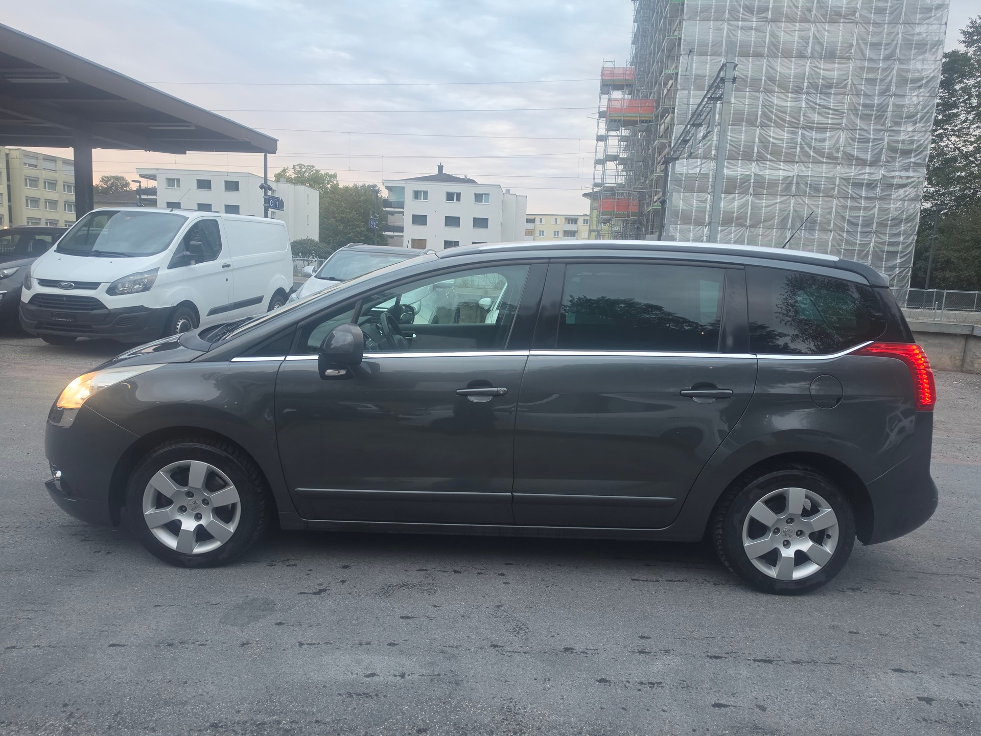 PEUGEOT 5008 1.6 16V T Sport Pack Automatic-image-7