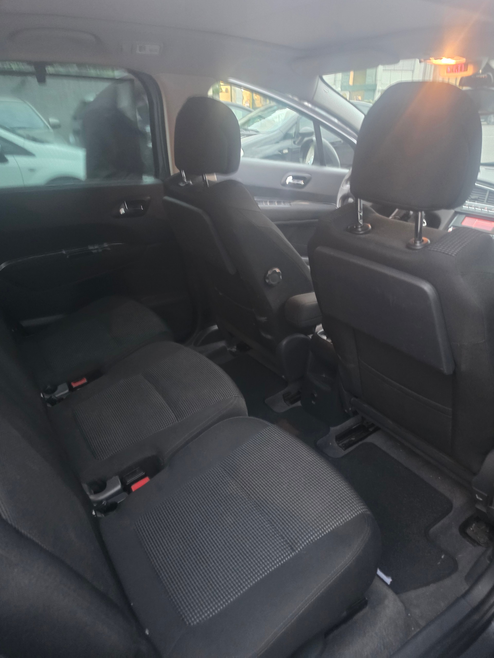PEUGEOT 5008 1.6 16V T Sport Pack Automatic-image-11