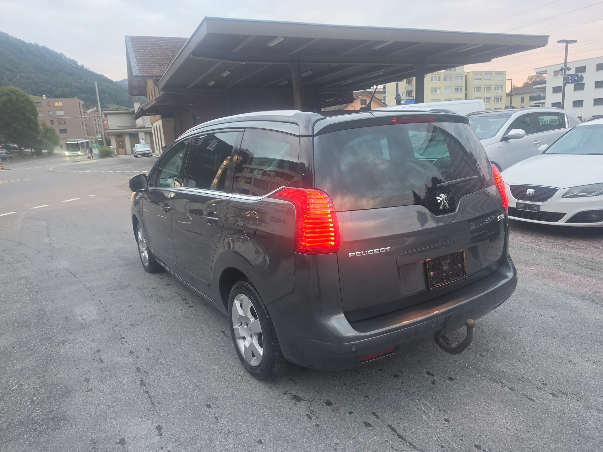 PEUGEOT 5008 1.6 16V T Sport Pack Automatic-image-4