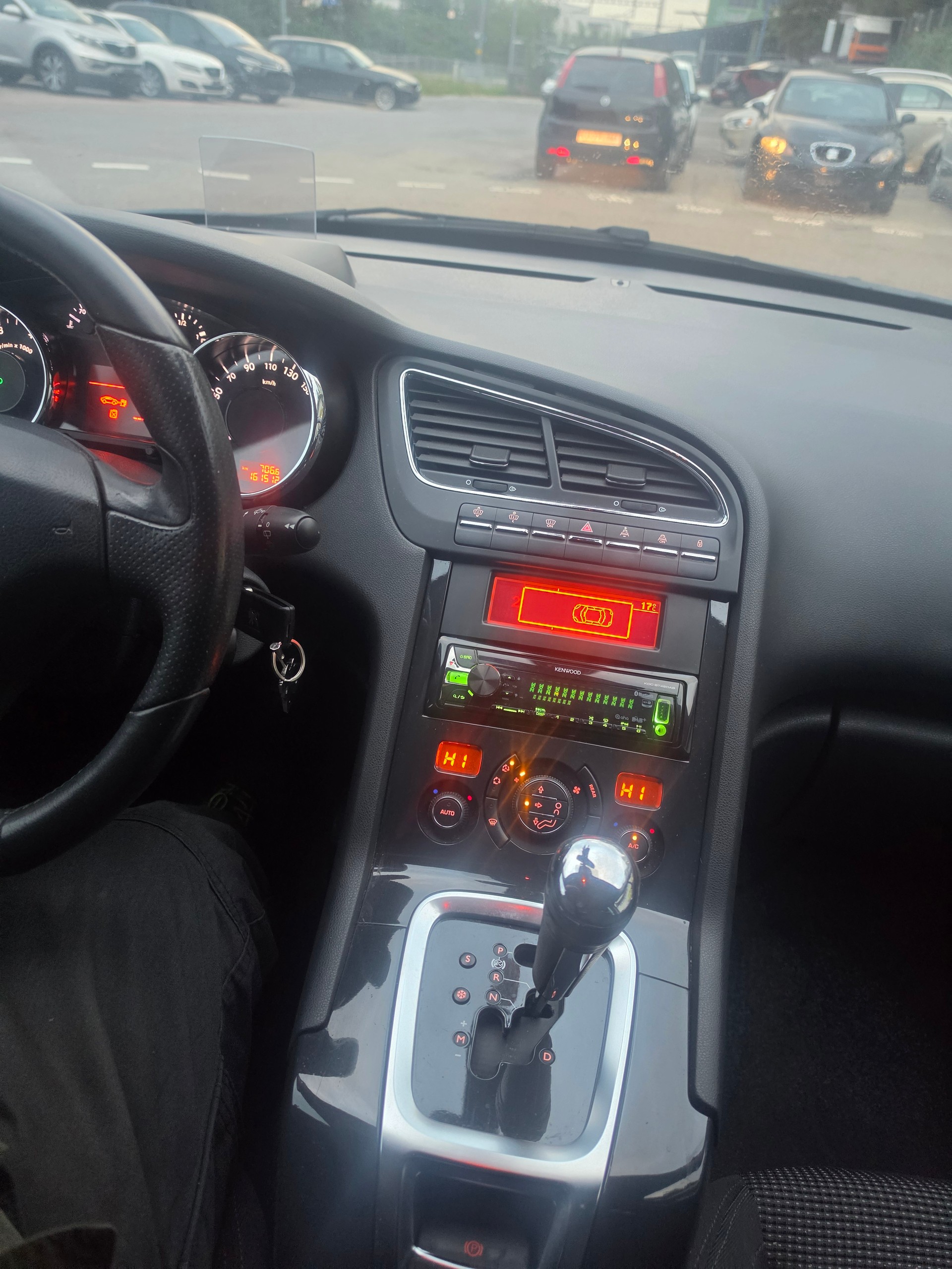 PEUGEOT 5008 1.6 16V T Sport Pack Automatic-image-9