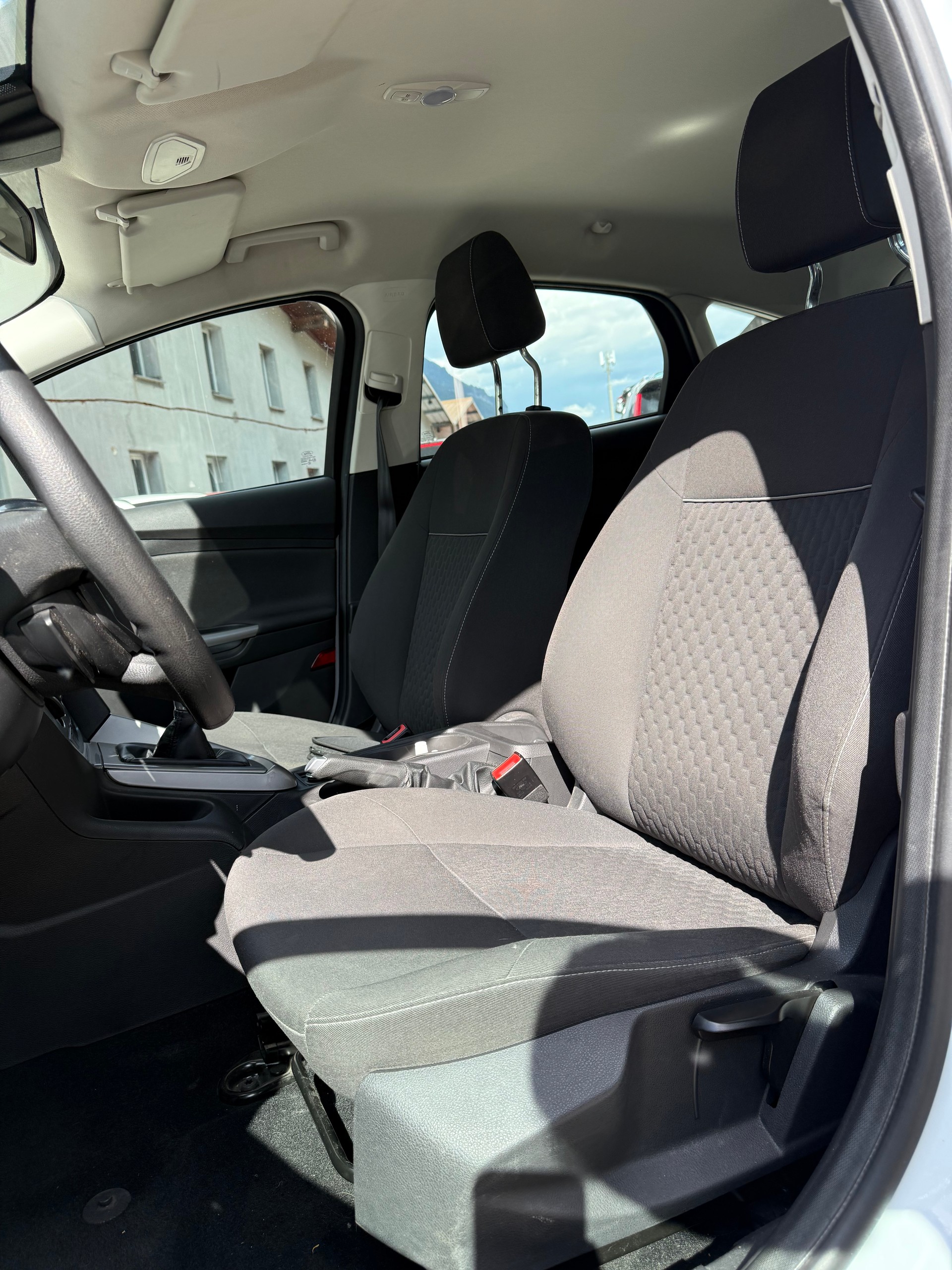 FORD Focus 1.0 SCTi Titanium-image-13