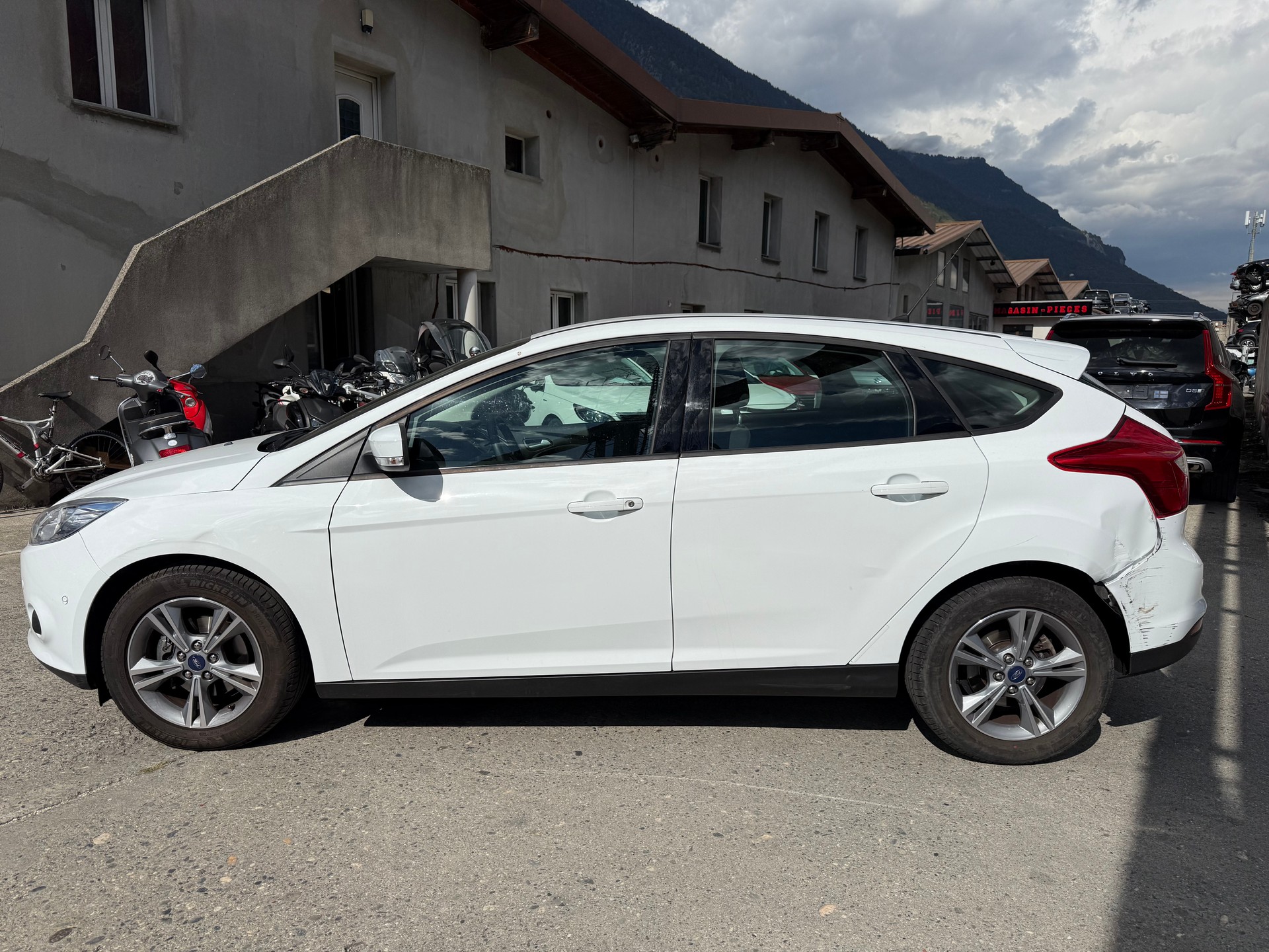 FORD Focus 1.0 SCTi Titanium-image-0