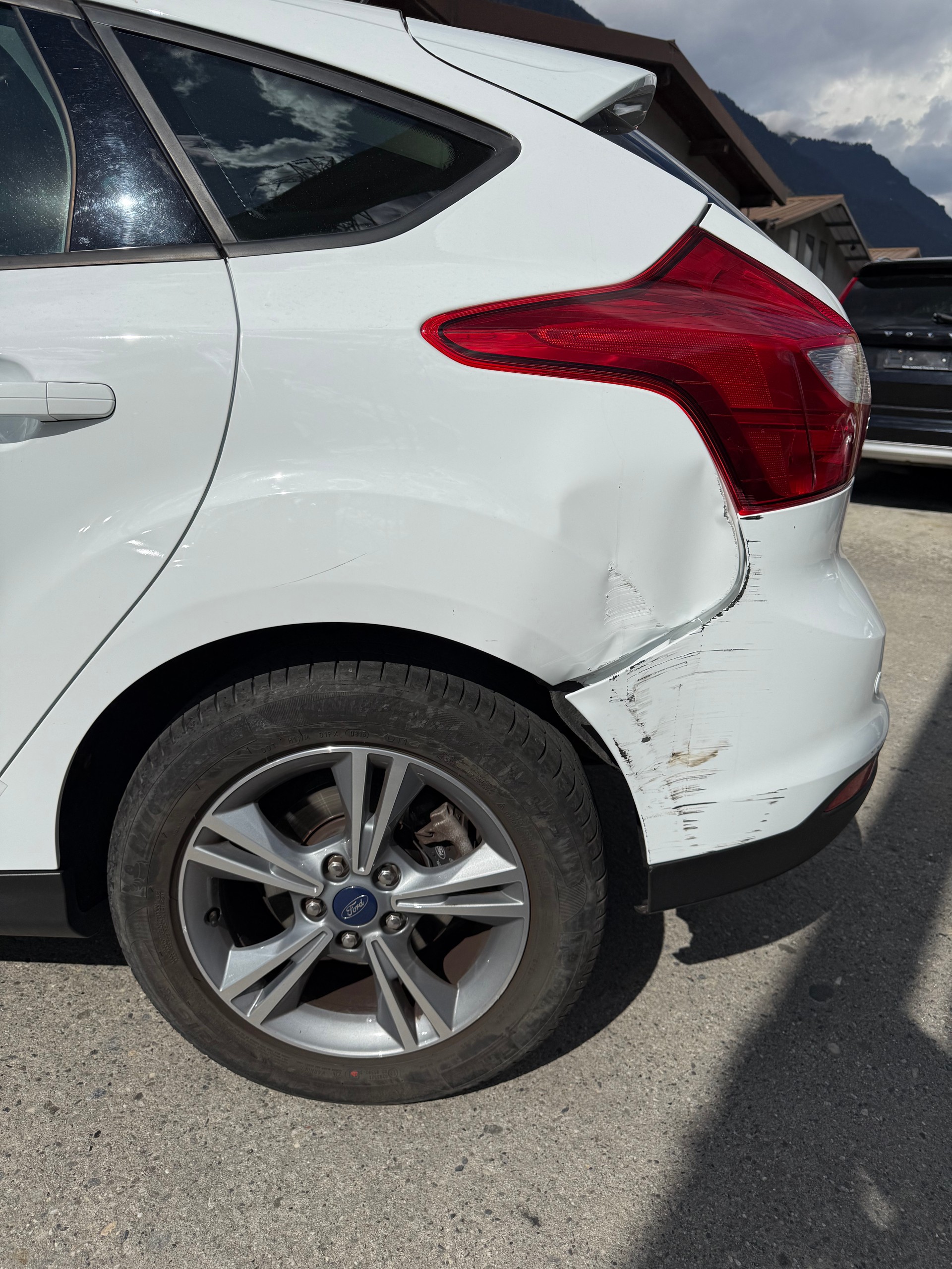 FORD Focus 1.0 SCTi Titanium-image-9