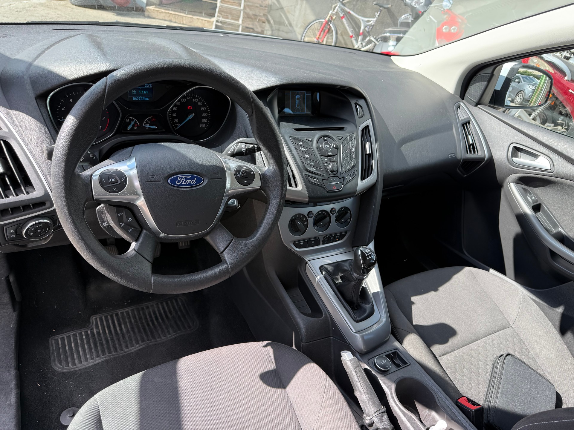 FORD Focus 1.0 SCTi Titanium-image-10