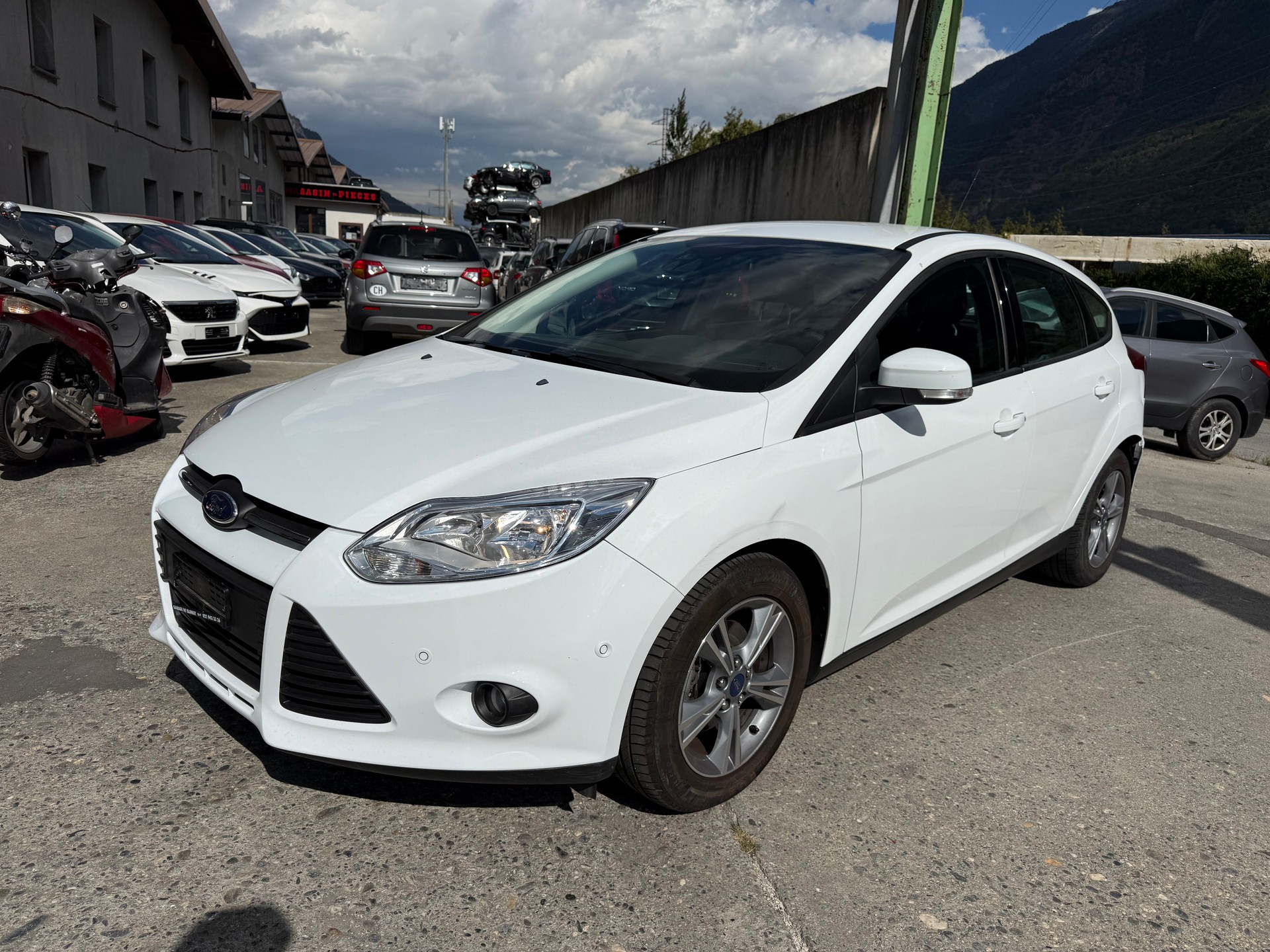 FORD Focus 1.0 SCTi Titanium-image-1