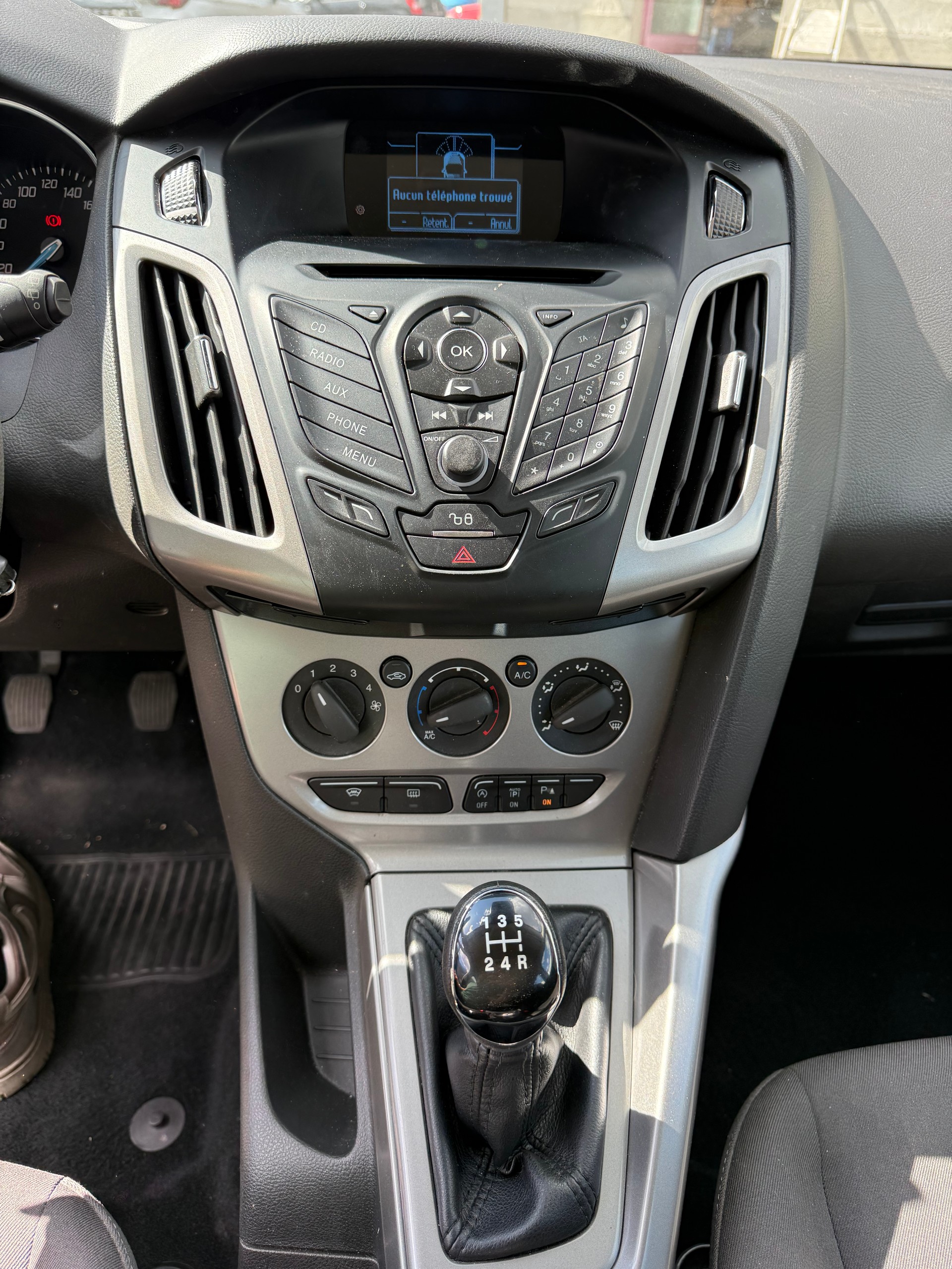 FORD Focus 1.0 SCTi Titanium-image-12