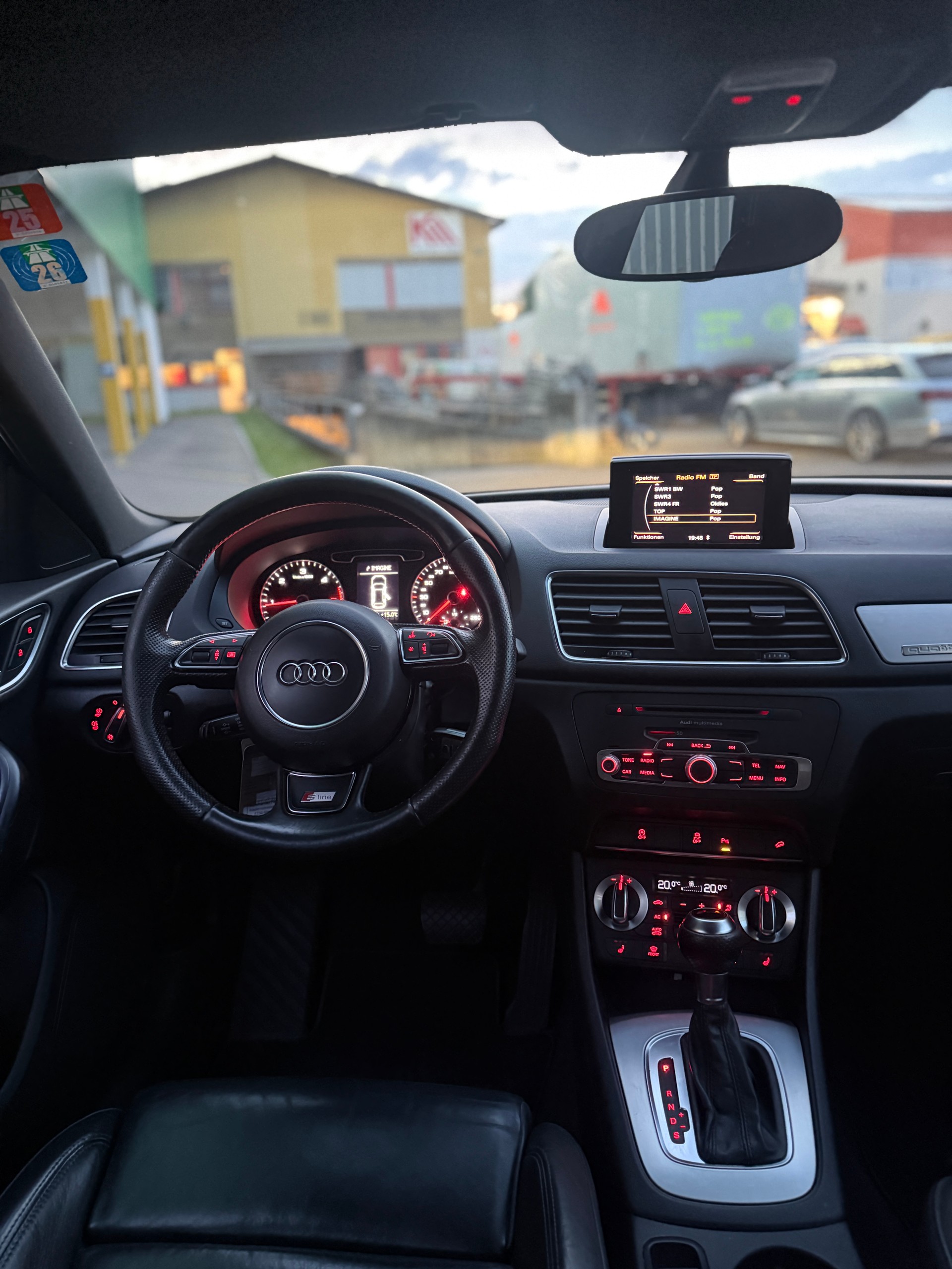 AUDI Q3 2.0 TDI quattro S-tronic-image-9