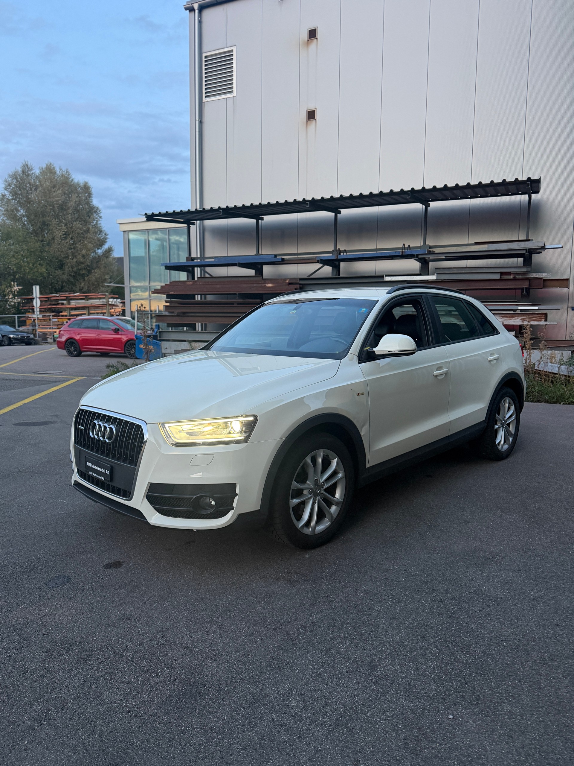 AUDI Q3 2.0 TDI quattro S-tronic-image-2