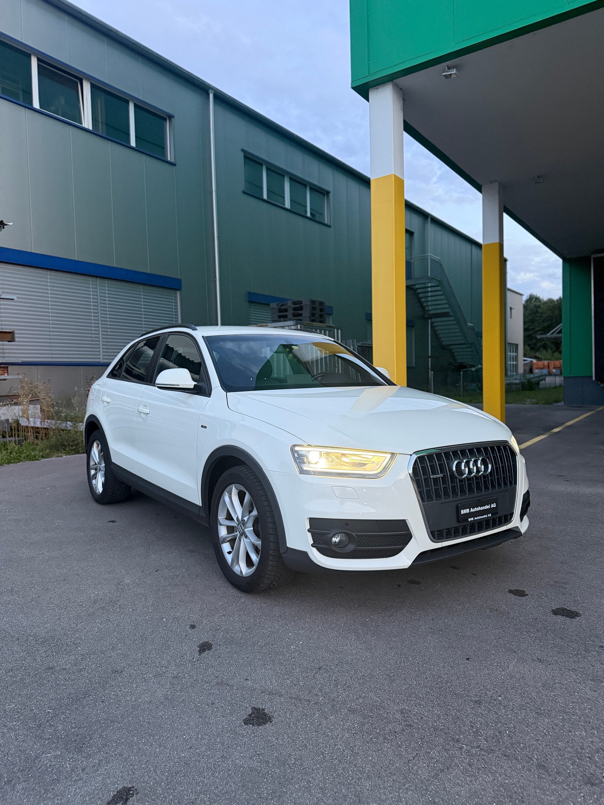 AUDI Q3 2.0 TDI quattro S-tronic-image-0