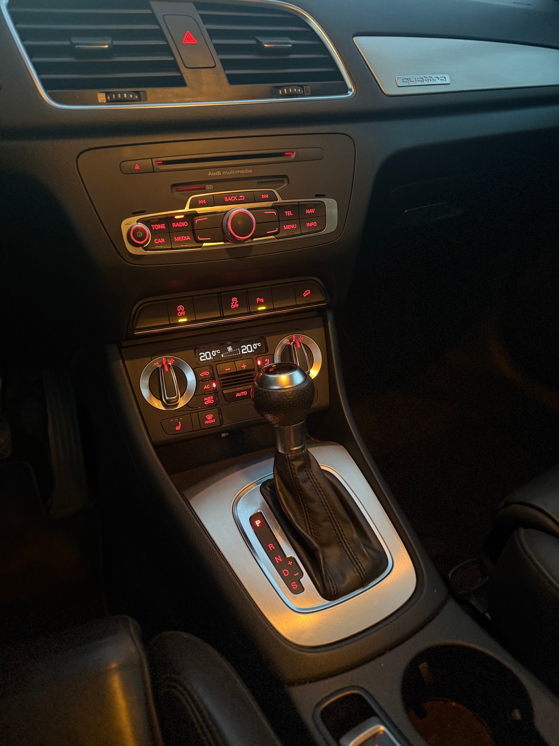 AUDI Q3 2.0 TDI quattro S-tronic-image-11