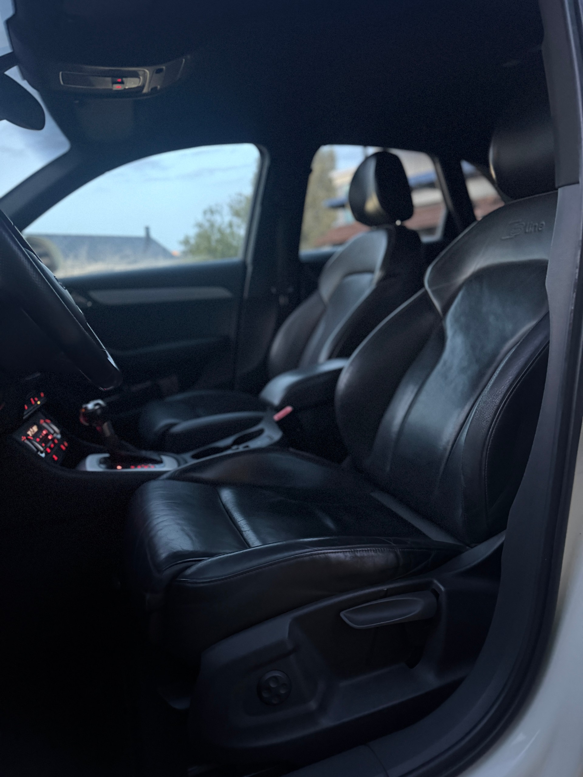 AUDI Q3 2.0 TDI quattro S-tronic-image-8