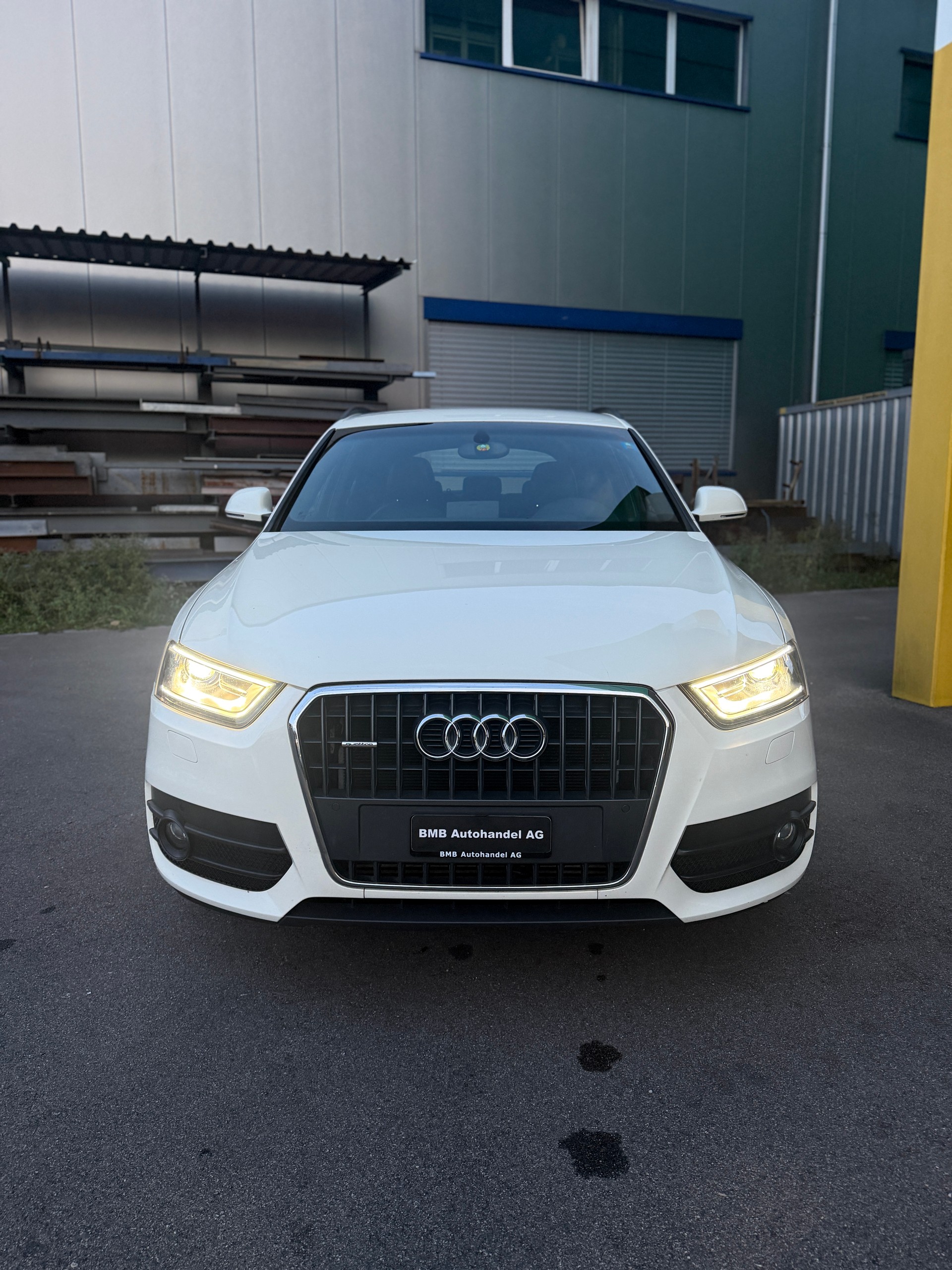 AUDI Q3 2.0 TDI quattro S-tronic-image-1