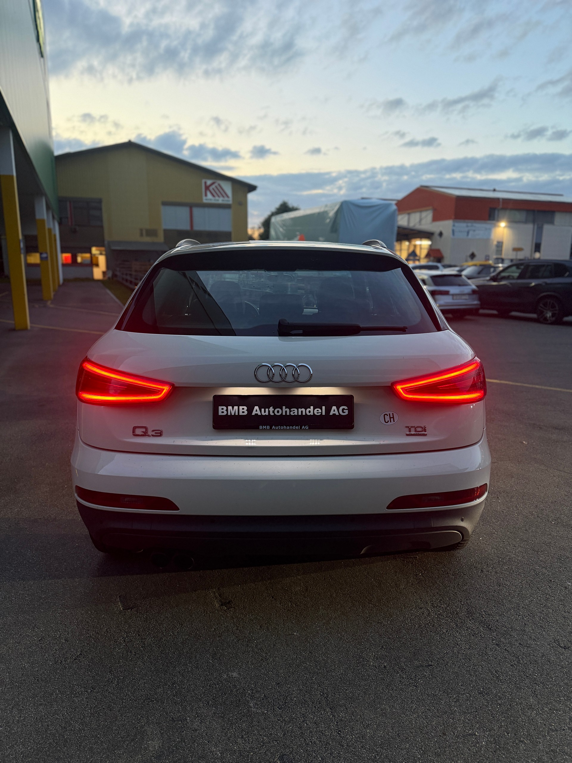 AUDI Q3 2.0 TDI quattro S-tronic-image-5