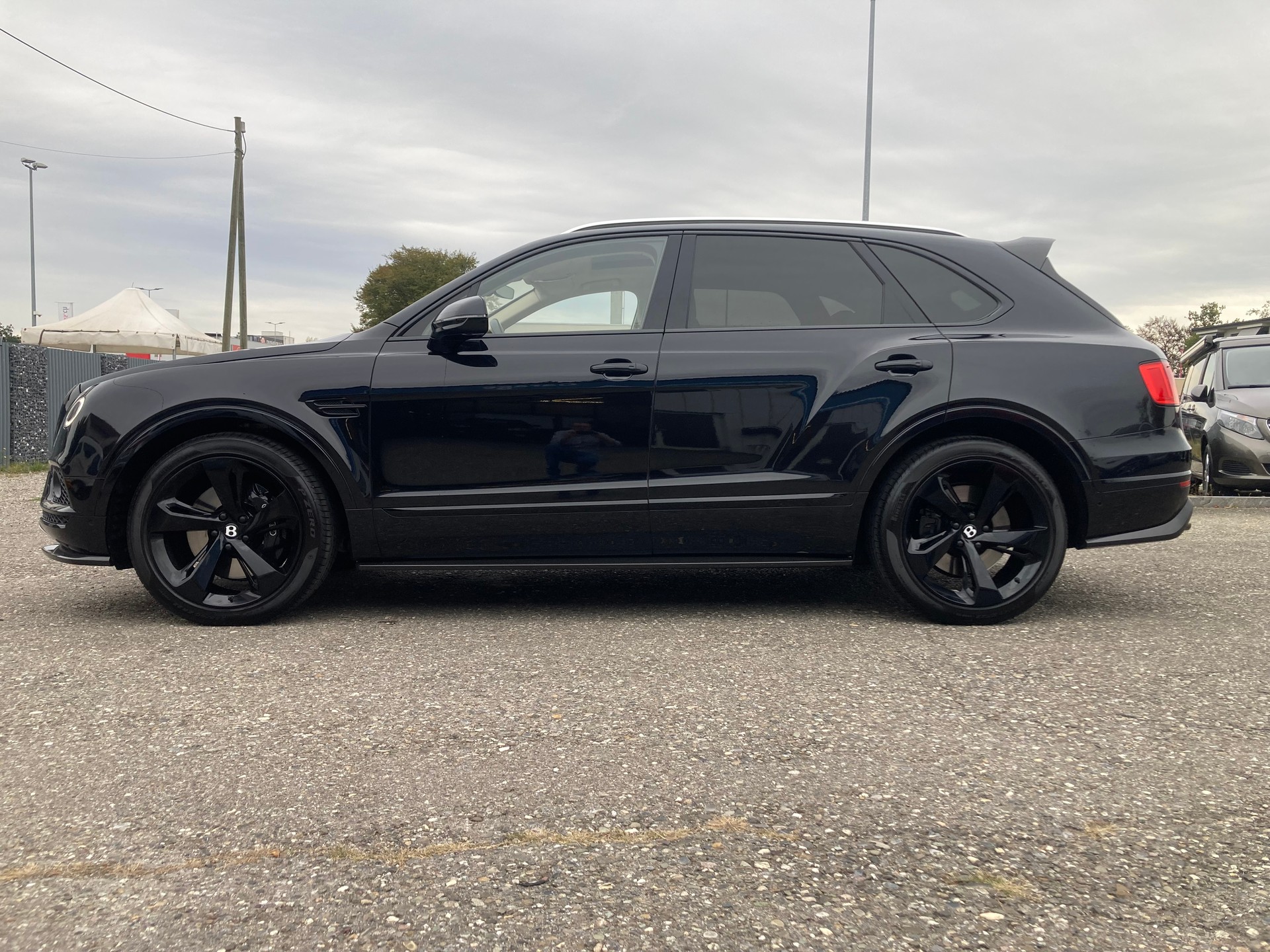 BENTLEY Bentayga W12 *Akrapovic*Blackline*-image-3