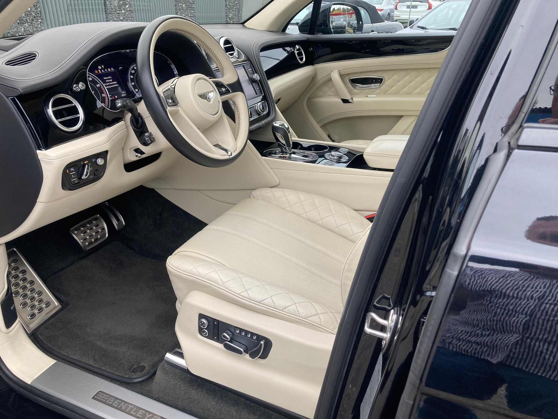 BENTLEY Bentayga W12 *Akrapovic*Blackline*-image-10