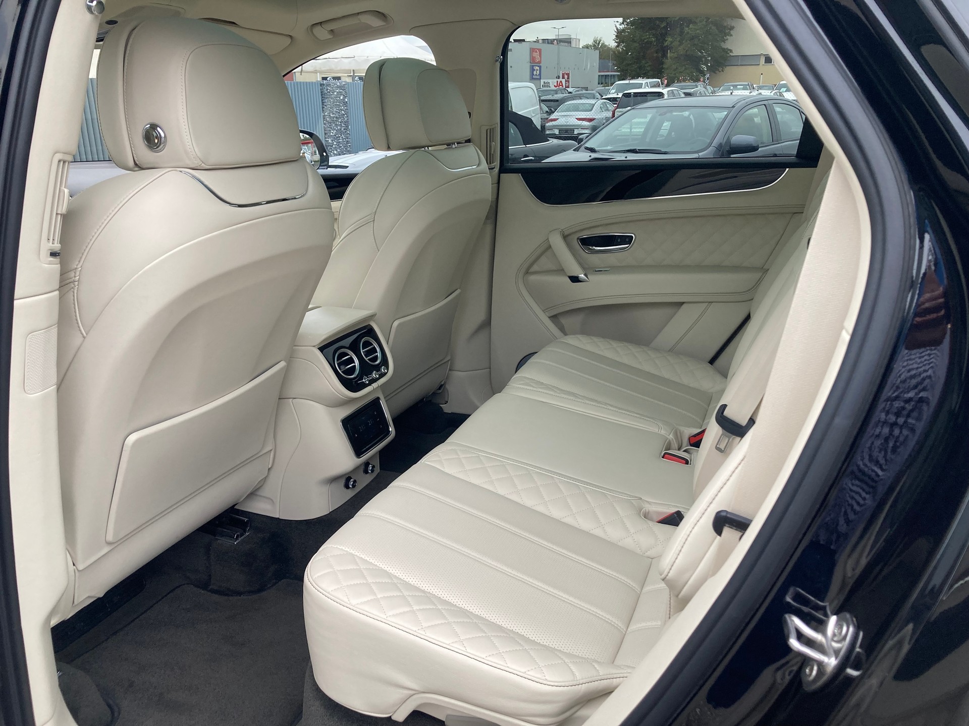 BENTLEY Bentayga W12 *Akrapovic*Blackline*-image-11