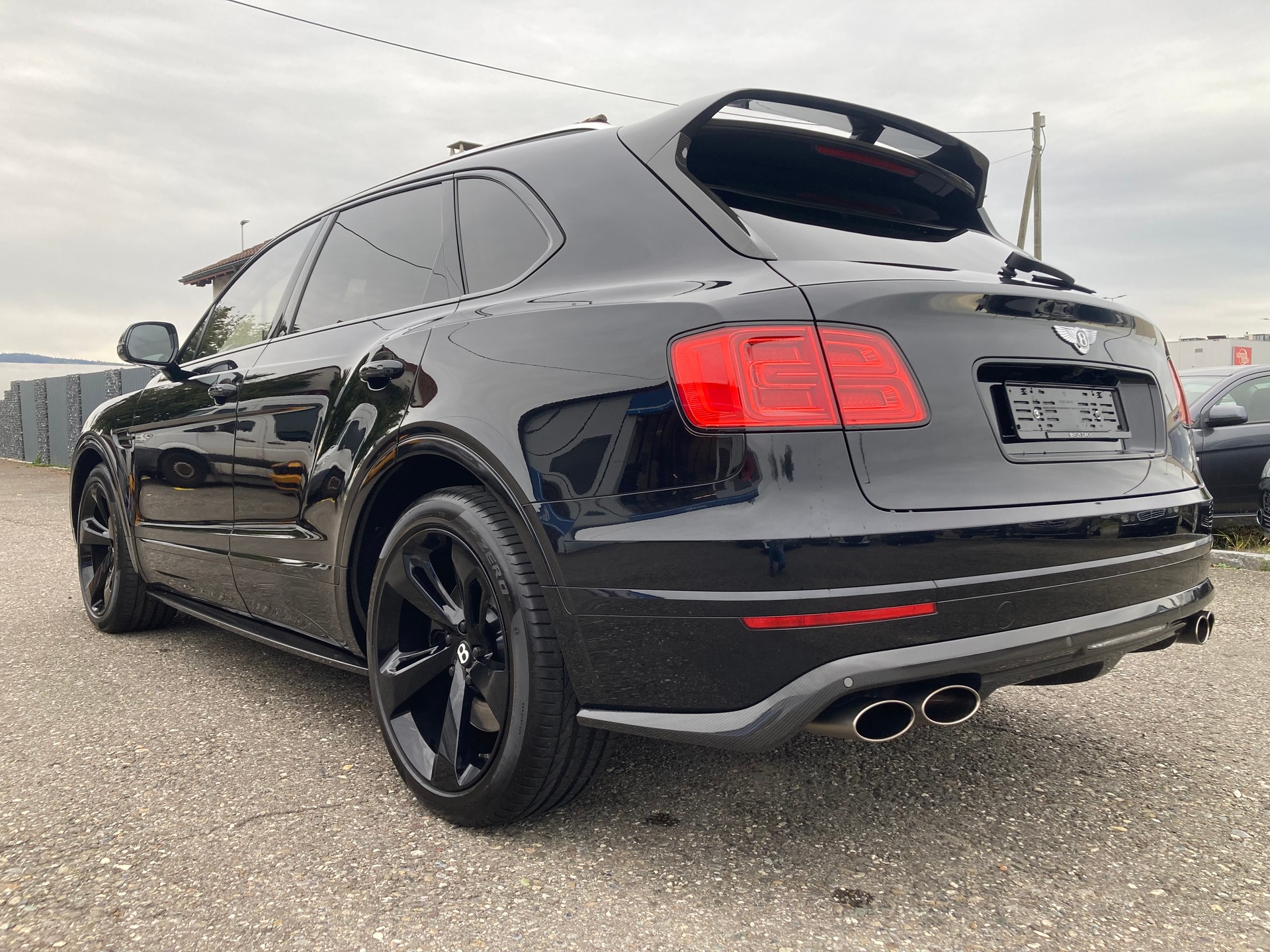BENTLEY Bentayga W12 *Akrapovic*Blackline*-image-4