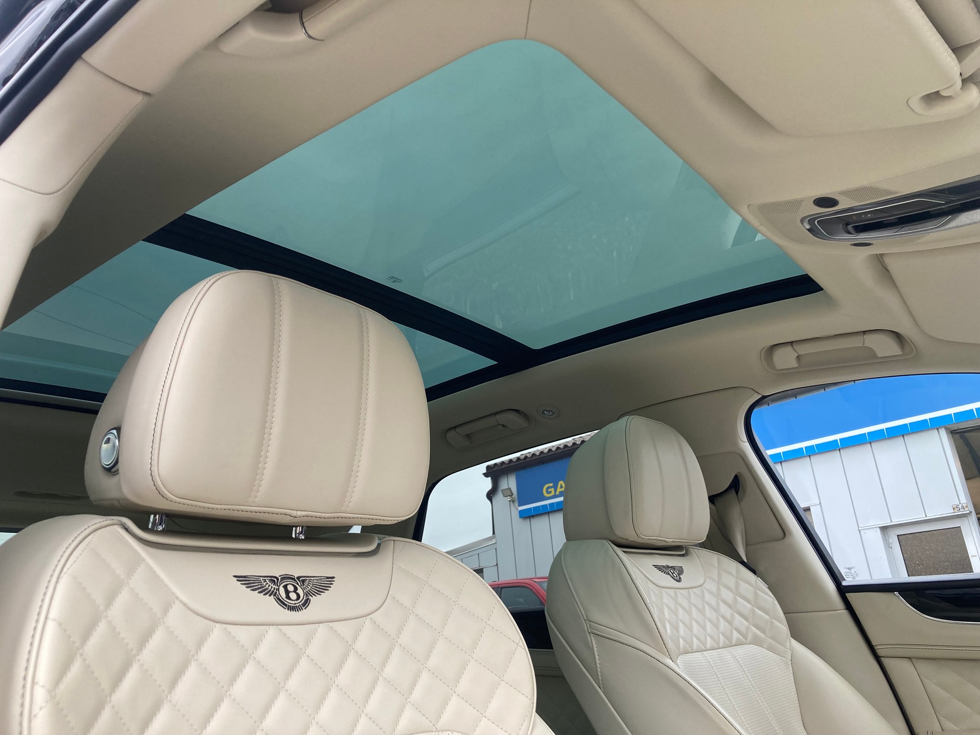 BENTLEY Bentayga W12 *Akrapovic*Blackline*-image-14
