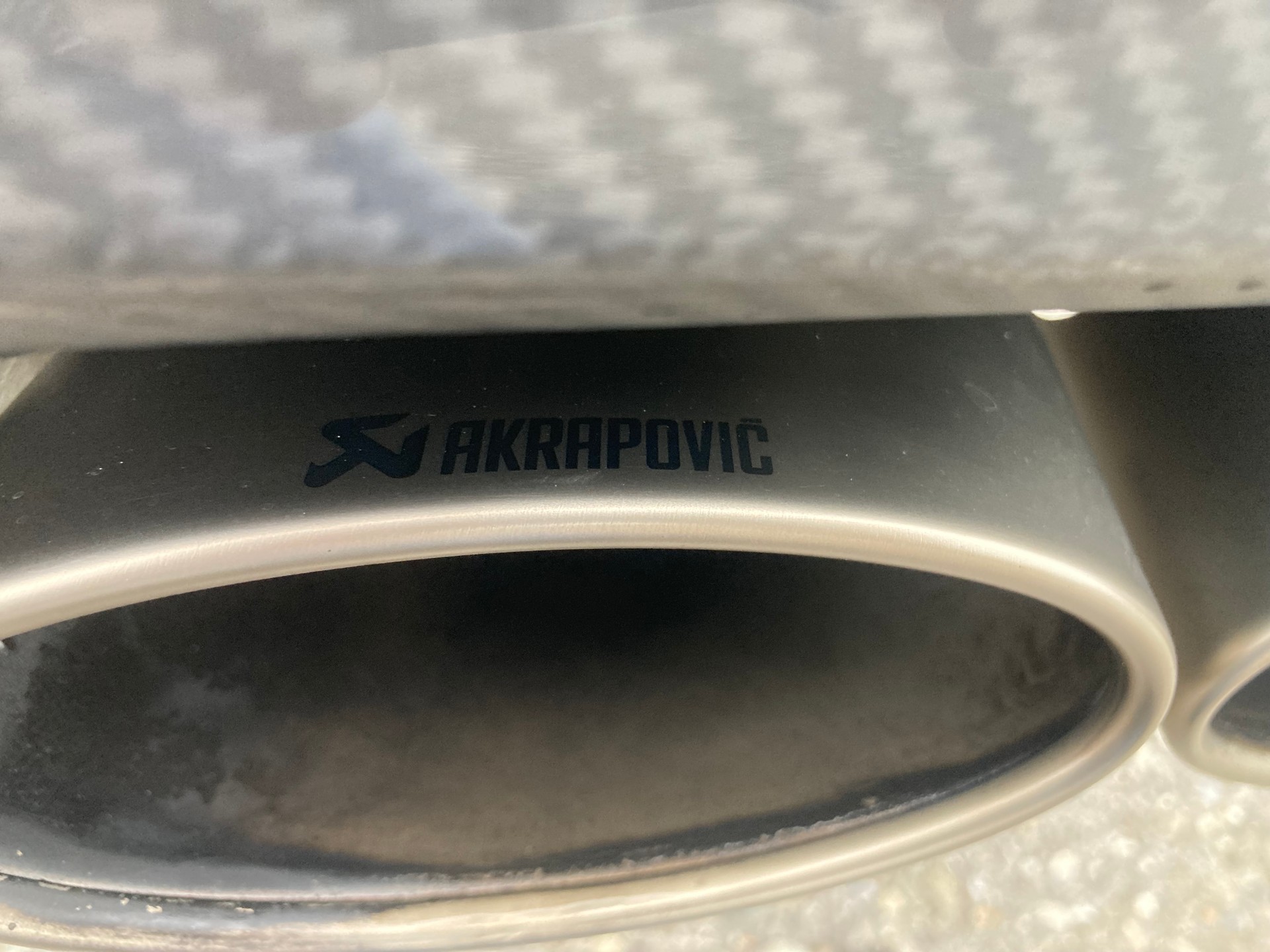 BENTLEY Bentayga W12 *Akrapovic*Blackline*-image-8