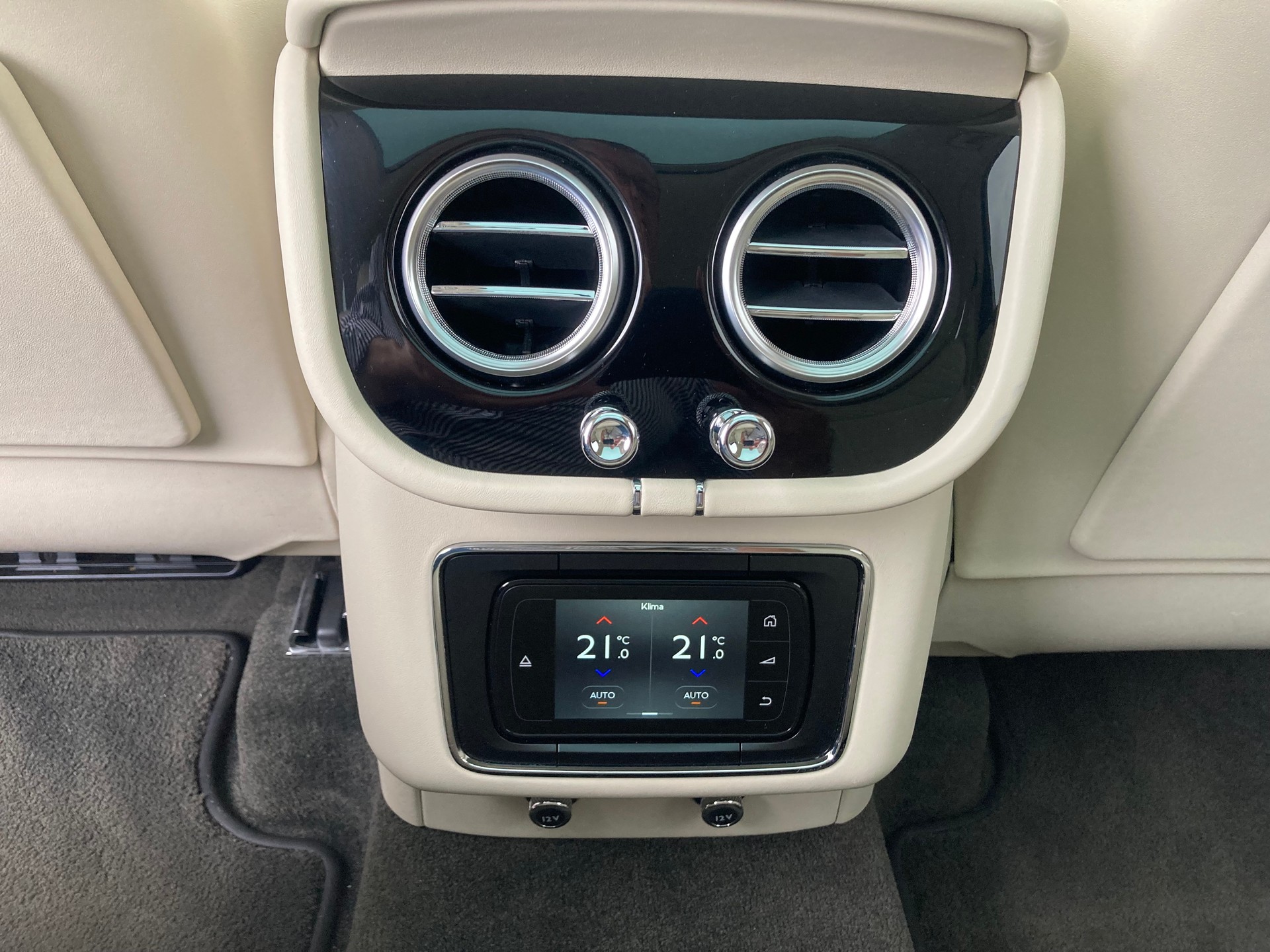 BENTLEY Bentayga W12 *Akrapovic*Blackline*-image-16