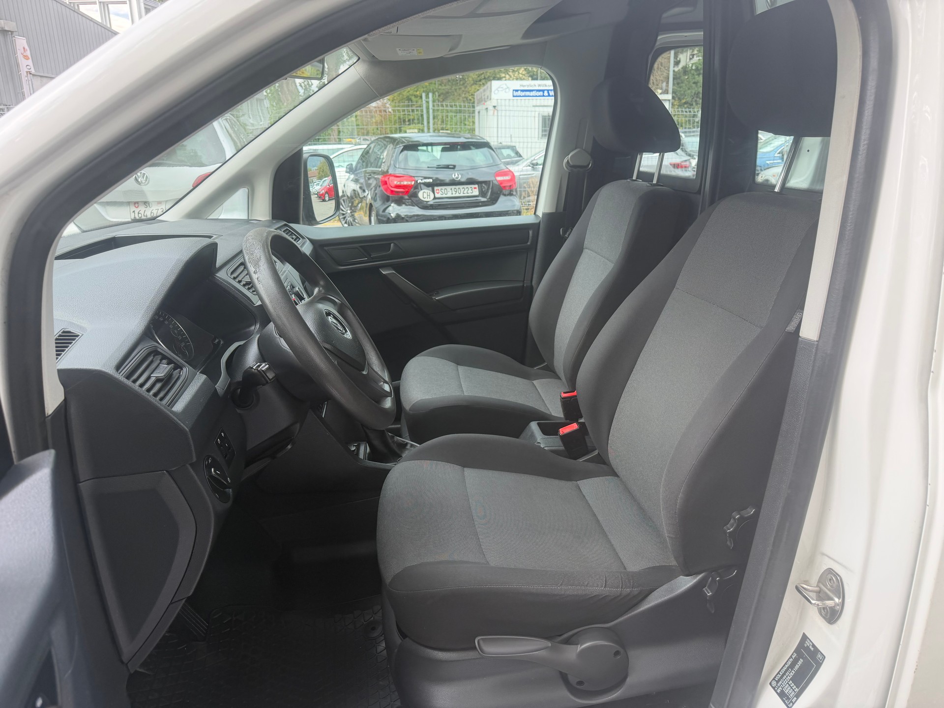 VW Caddy Maxi 2.0TDI BlueMotion Technology * Gr. Navi * Klimaanlage * PDC H * Tempomat * AHK 1500Kg * Frisch Ab MFK-image-2