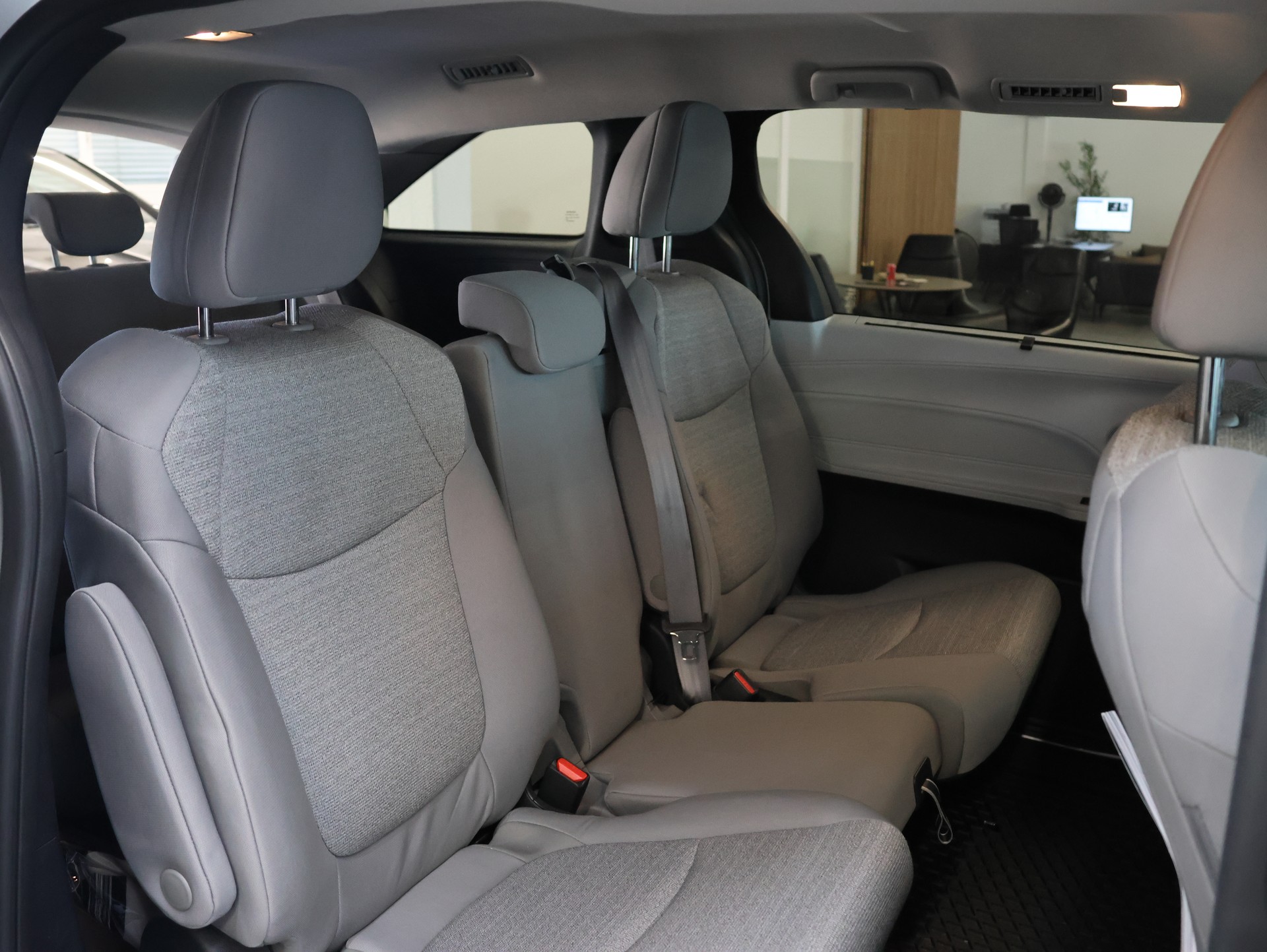 TOYOTA SIENNA 2025 HYBRID 4WD *8-SITZER*-image-18