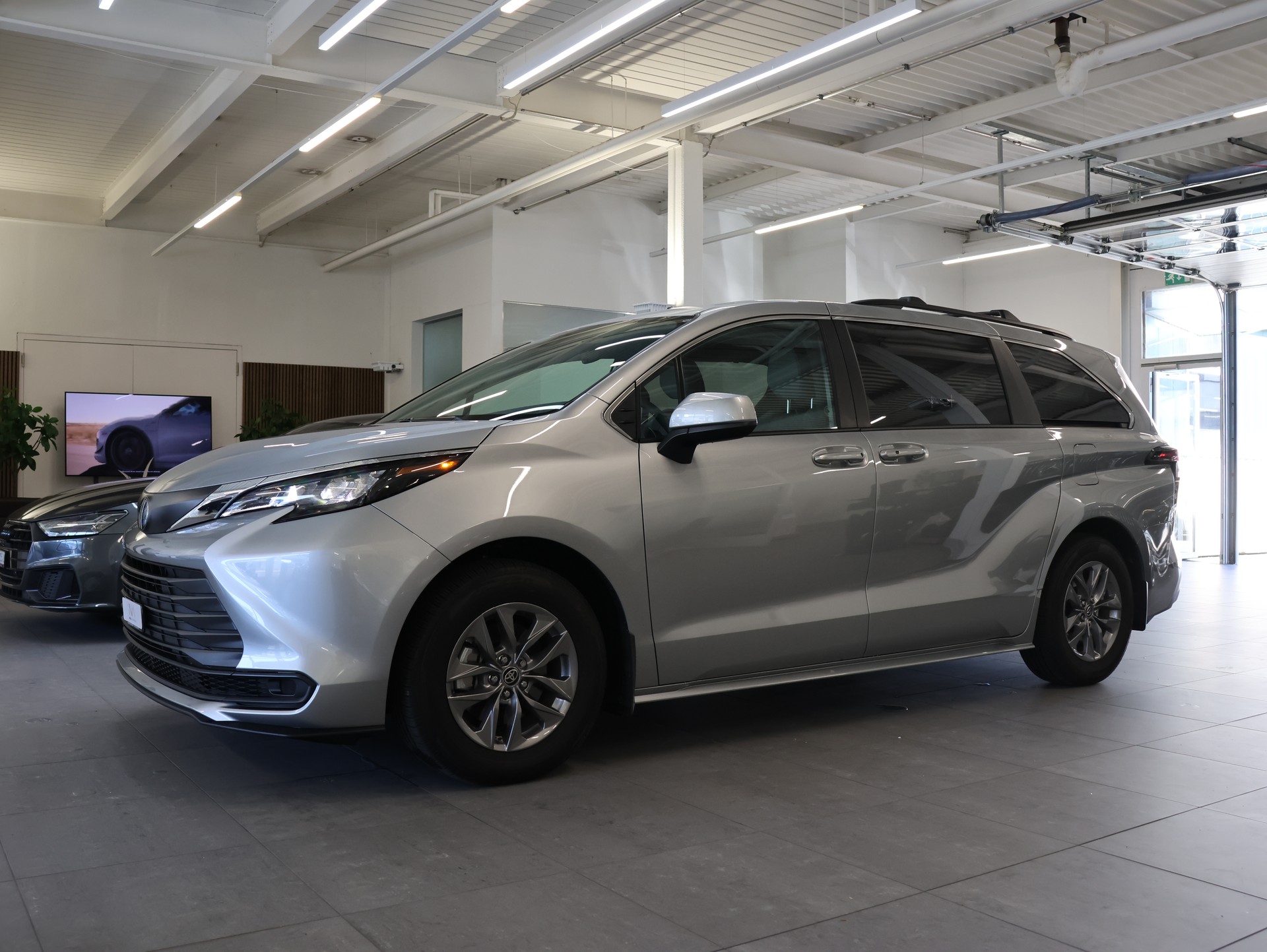 TOYOTA SIENNA 2025 HYBRID 4WD *8-SITZER*-image-4