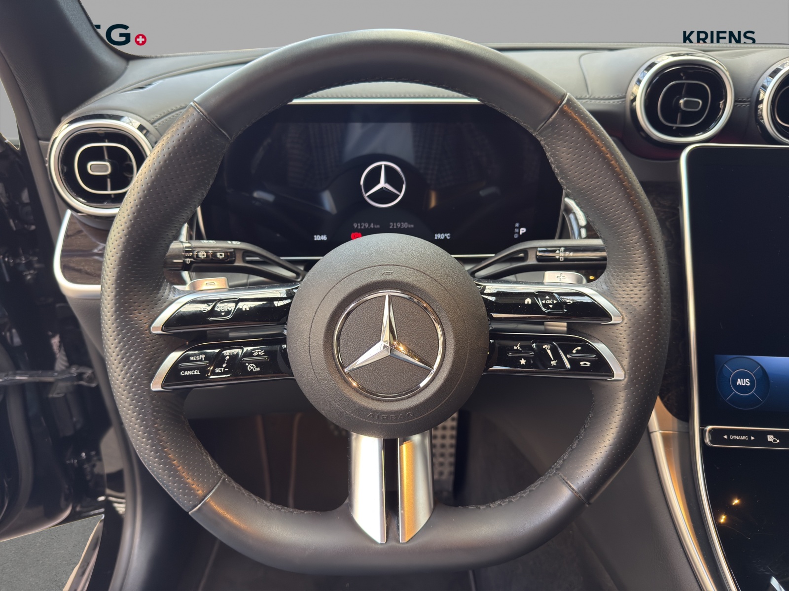 MERCEDES-BENZ GLC 200 4M - AMG / DISTRONIC / 360 Grad Kamera / Sitzklima / Soundsystem-image-9