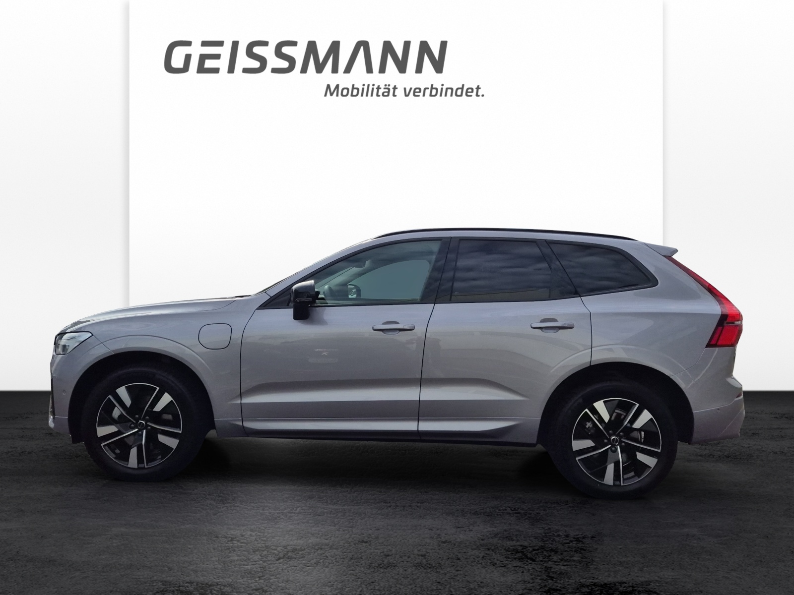 VOLVO XC60 2.0 T8 TE Plus Dark eAWD-showroom-element-2