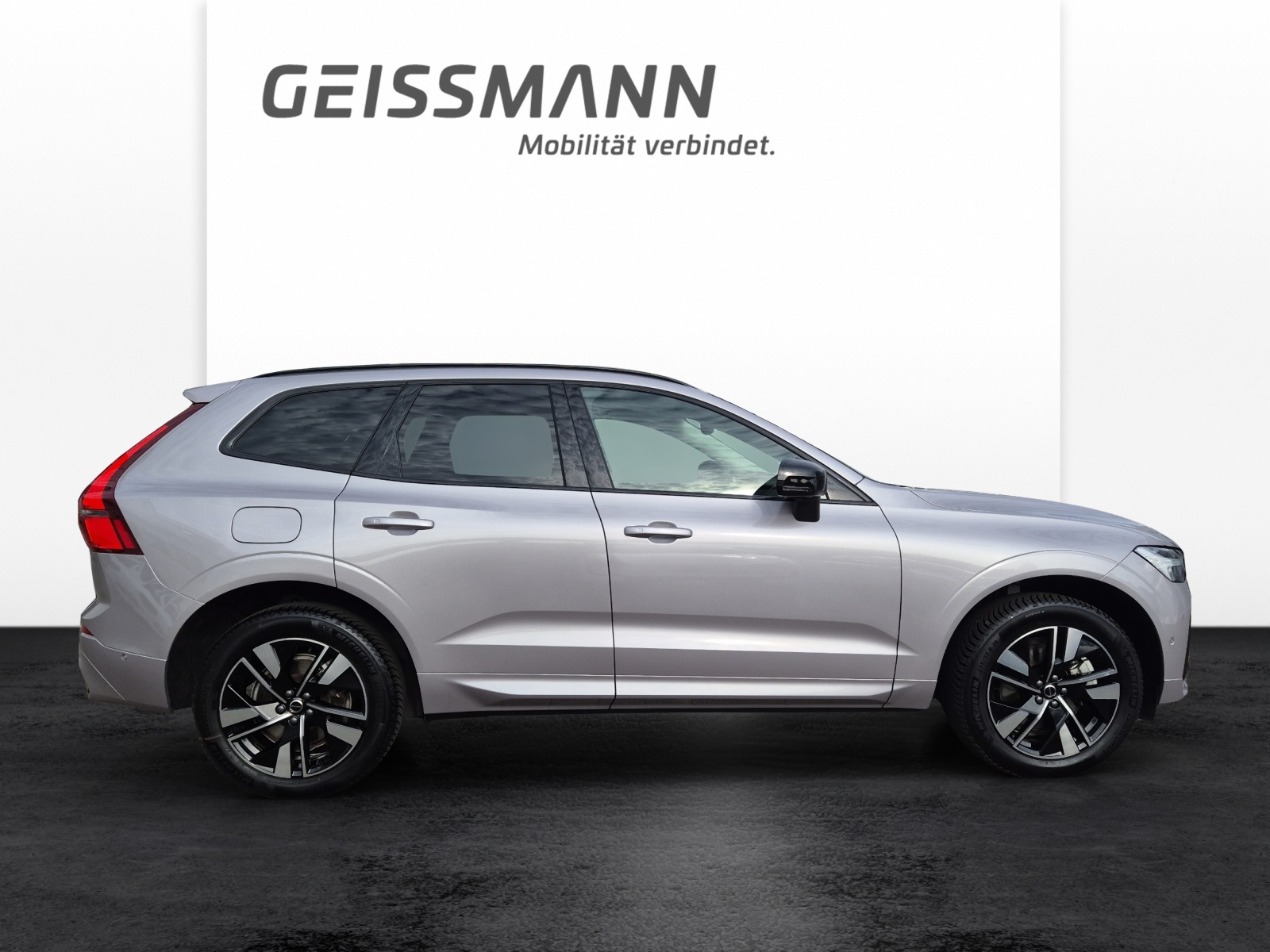 VOLVO XC60 2.0 T8 TE Plus Dark eAWD-showroom-element-3