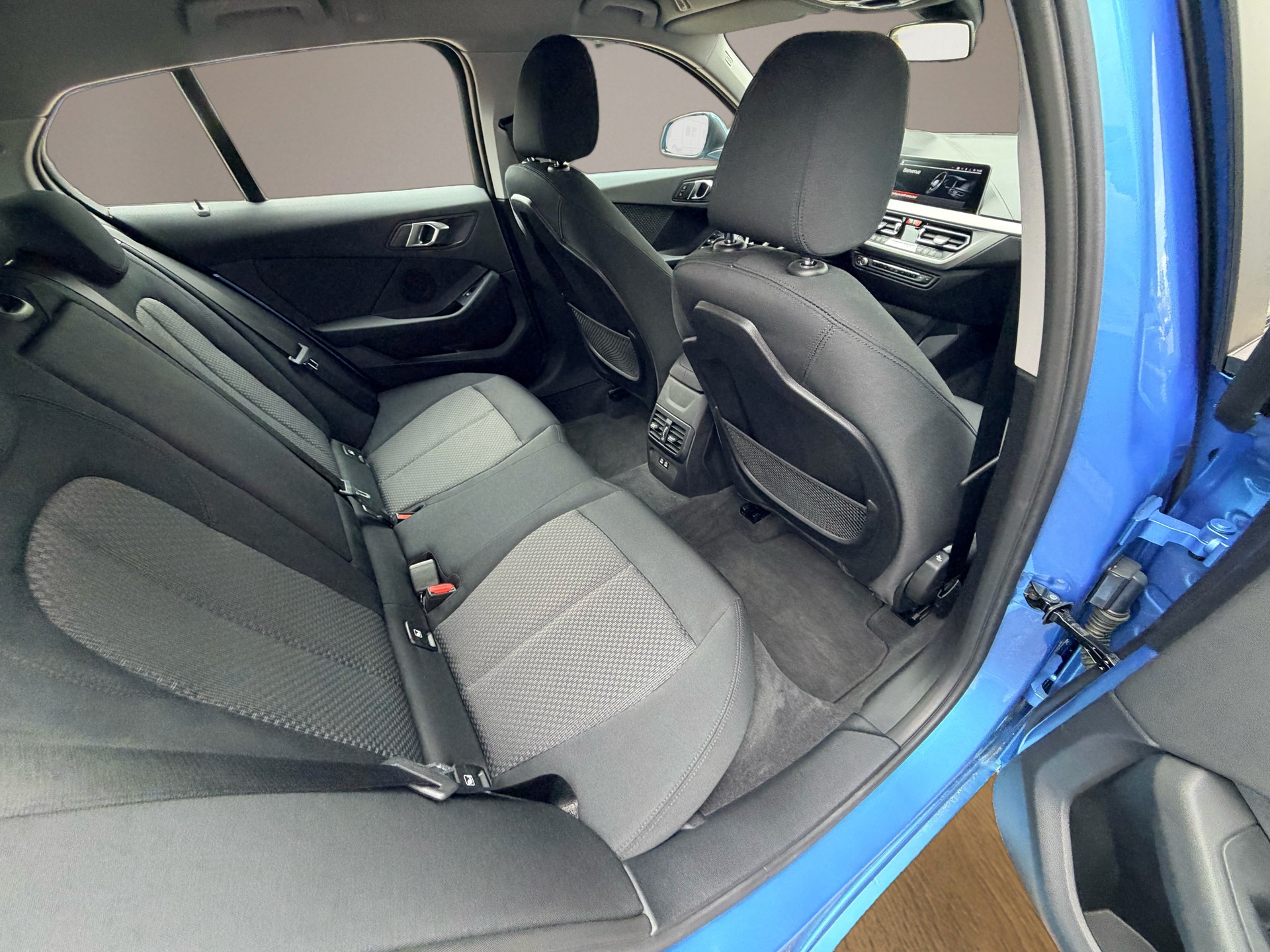 BMW 118i Steptronic-image-10