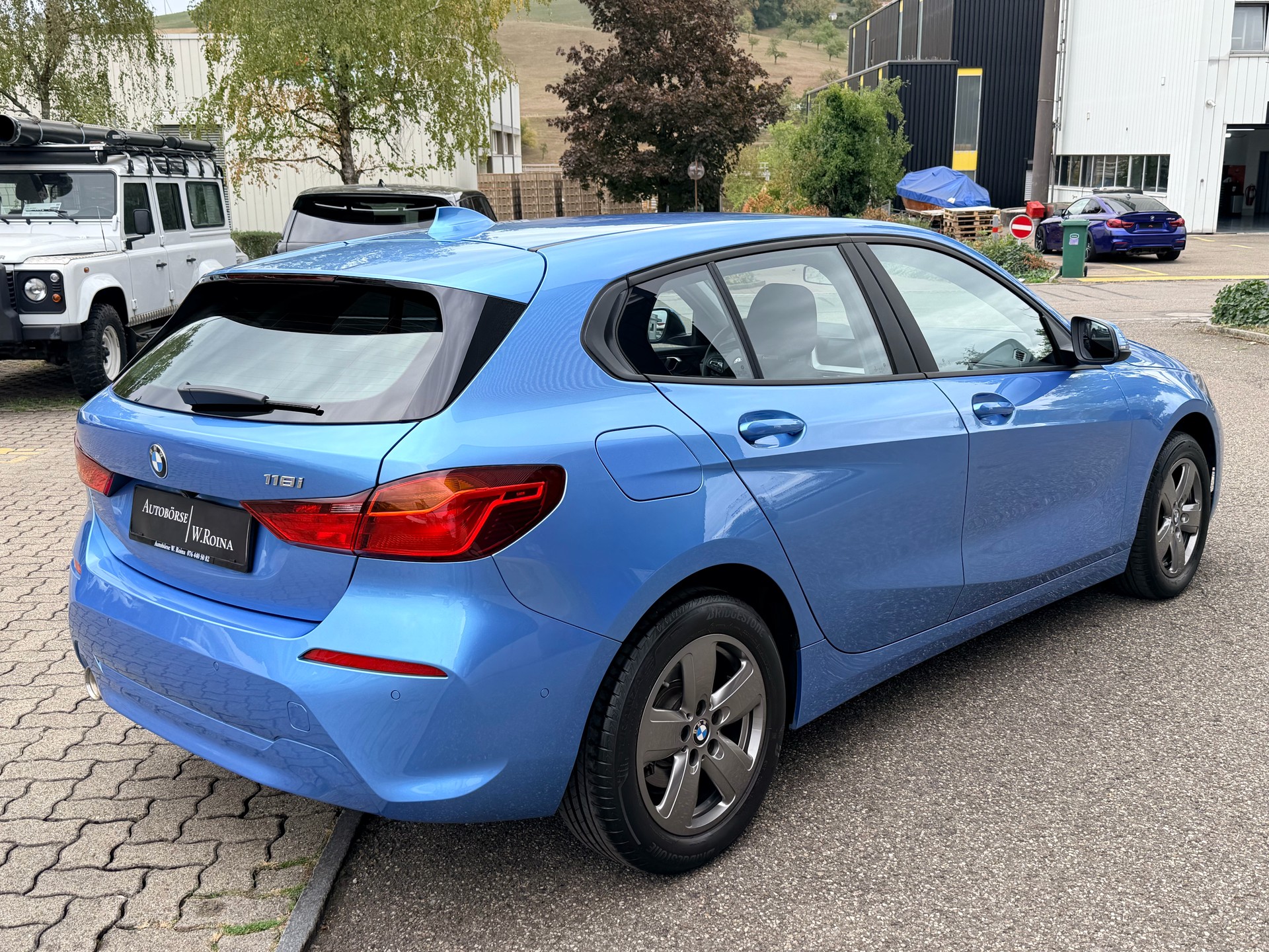 BMW 118i Steptronic-showroom-element-2